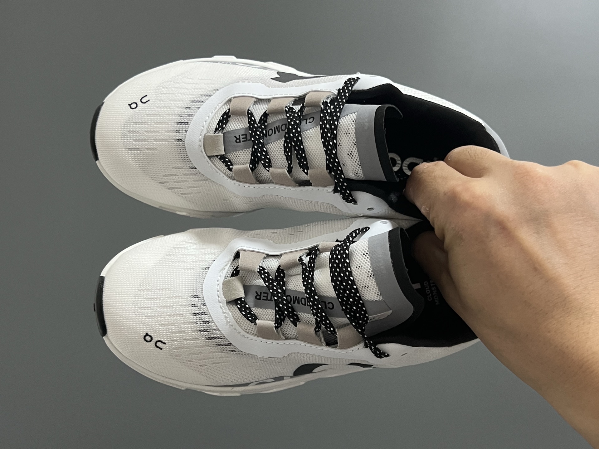 图片[2]-昂家新款云朵小怪兽儿童运动鞋 尺码：28-37码 经典昂跑云朵☁️系列🆕 透气舒适网面👏🏻 超轻大底，脚感超赞👍🏻-选品中心