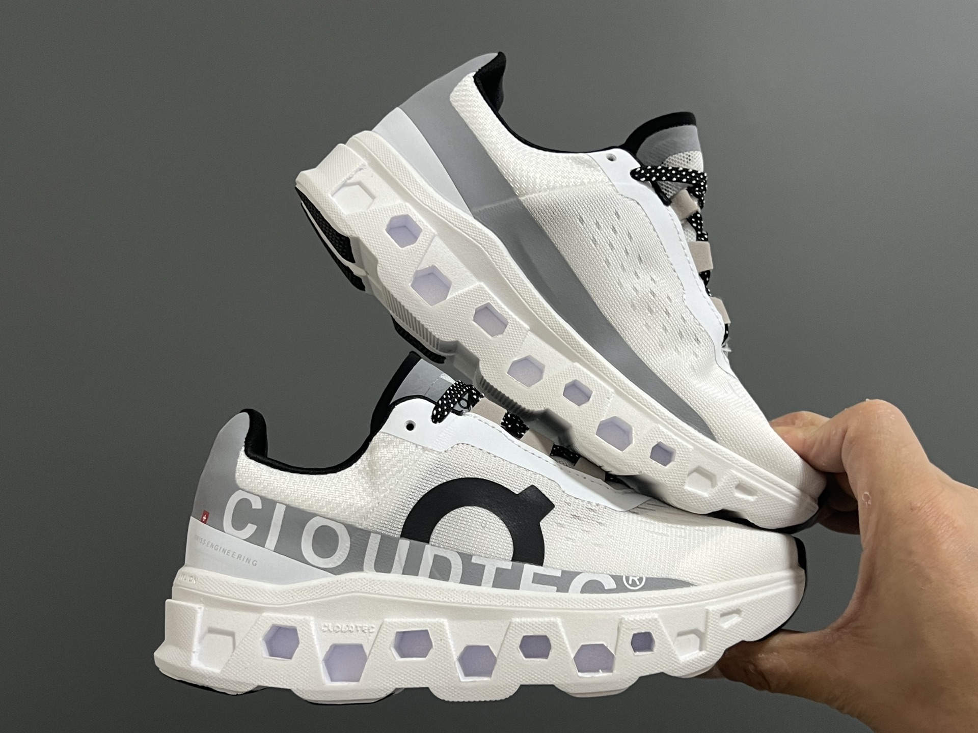 图片[9]-昂家新款云朵小怪兽儿童运动鞋 尺码：28-37码 经典昂跑云朵☁️系列🆕 透气舒适网面👏🏻 超轻大底，脚感超赞👍🏻-选品中心