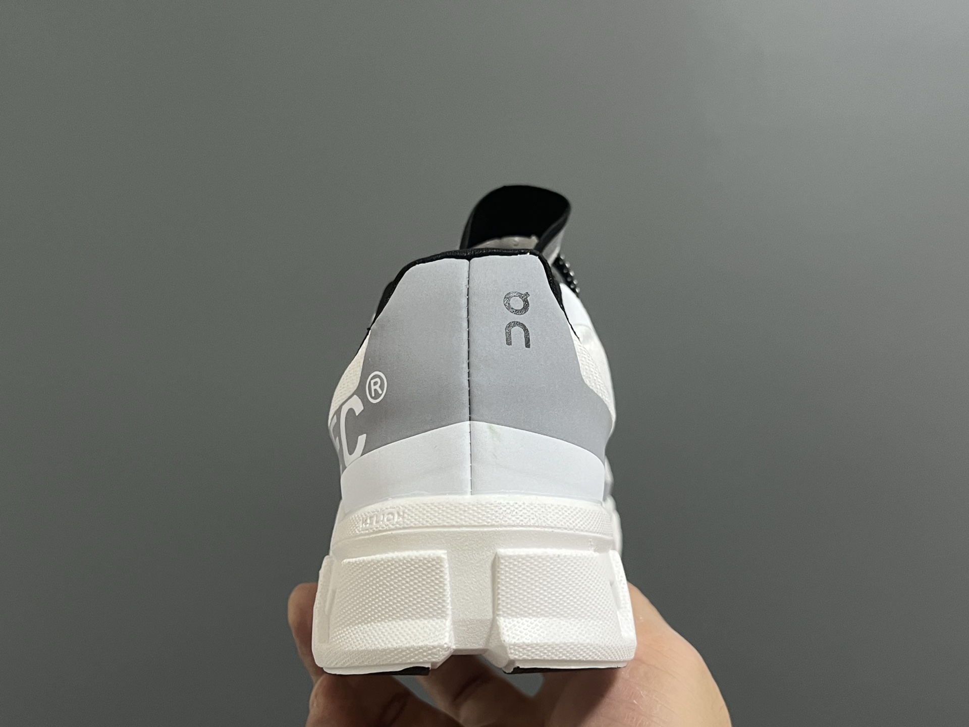 图片[7]-昂家新款云朵小怪兽儿童运动鞋 尺码：28-37码 经典昂跑云朵☁️系列🆕 透气舒适网面👏🏻 超轻大底，脚感超赞👍🏻-选品中心