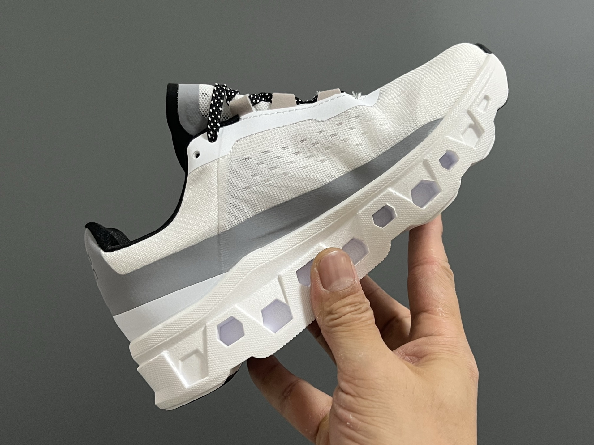 图片[6]-昂家新款云朵小怪兽儿童运动鞋 尺码：28-37码 经典昂跑云朵☁️系列🆕 透气舒适网面👏🏻 超轻大底，脚感超赞👍🏻-选品中心