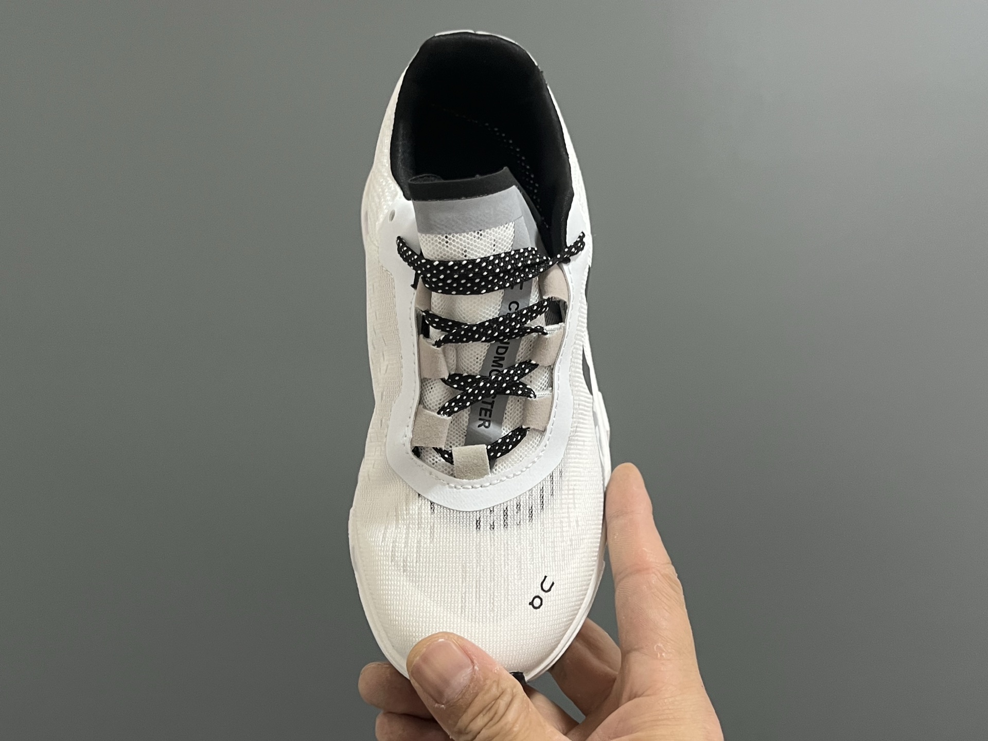 图片[8]-昂家新款云朵小怪兽儿童运动鞋 尺码：28-37码 经典昂跑云朵☁️系列🆕 透气舒适网面👏🏻 超轻大底，脚感超赞👍🏻-选品中心