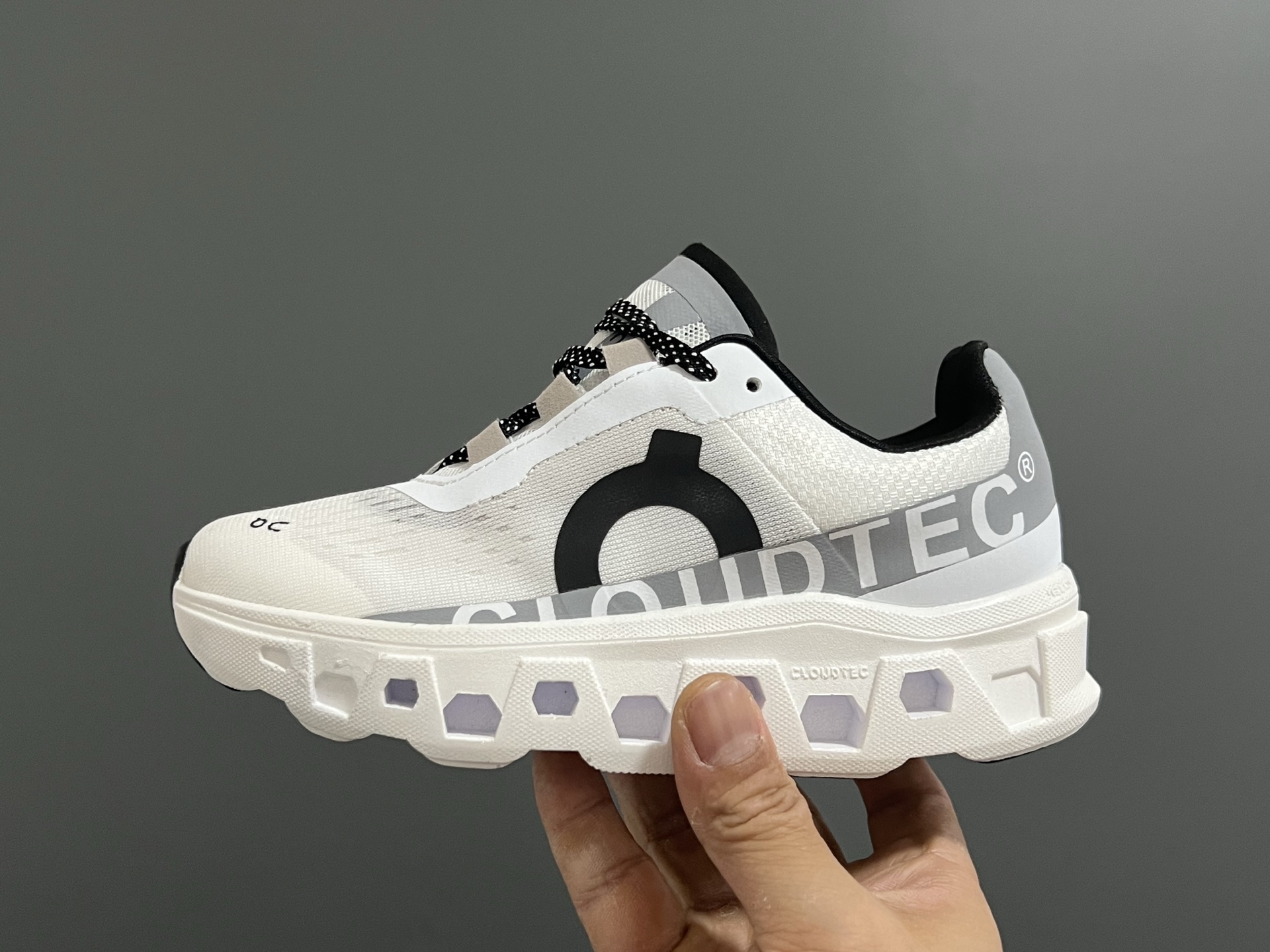 图片[4]-昂家新款云朵小怪兽儿童运动鞋 尺码：28-37码 经典昂跑云朵☁️系列🆕 透气舒适网面👏🏻 超轻大底，脚感超赞👍🏻-选品中心