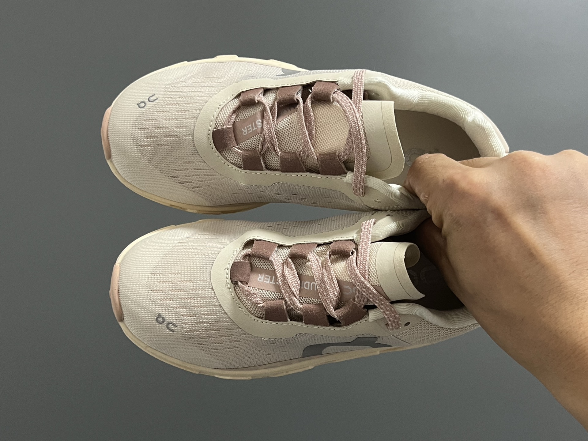 昂家新款云朵小怪兽儿童运动鞋 尺码：28-37码 经典昂跑云朵☁️系列🆕 透气舒适网面👏🏻 超轻大底，脚感超赞👍🏻-选品中心