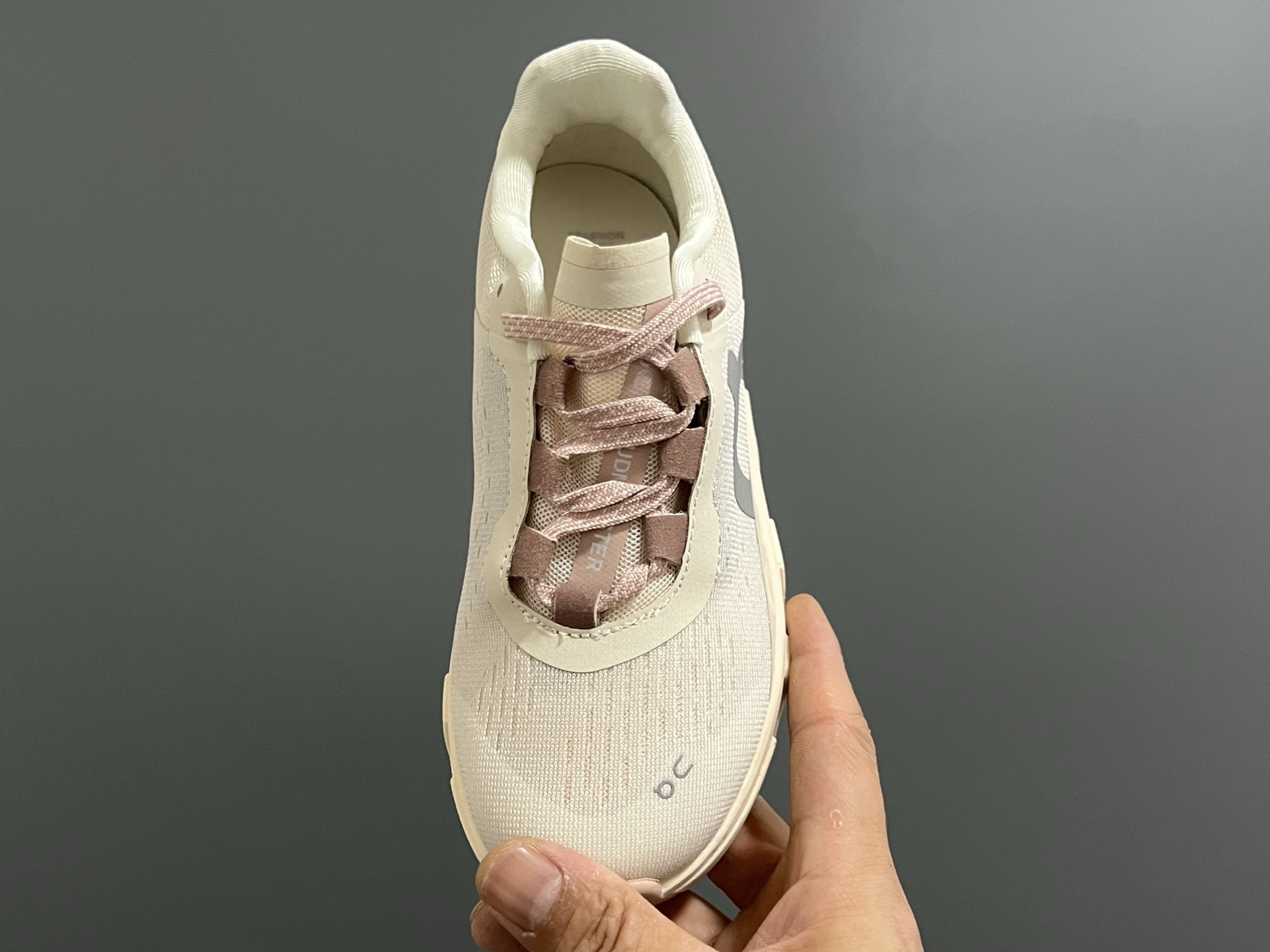 图片[7]-昂家新款云朵小怪兽儿童运动鞋 尺码：28-37码 经典昂跑云朵☁️系列🆕 透气舒适网面👏🏻 超轻大底，脚感超赞👍🏻-选品中心