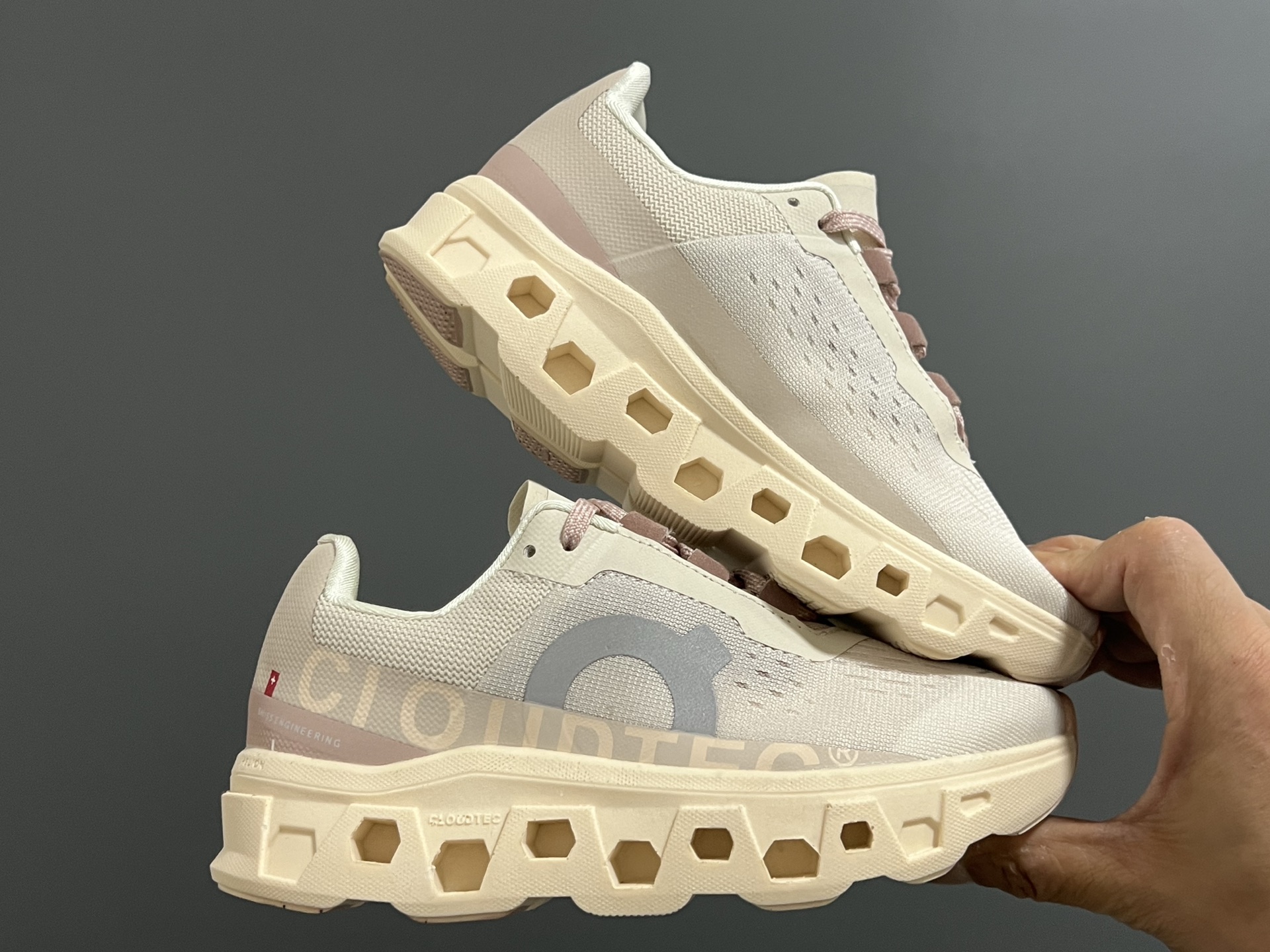 图片[9]-昂家新款云朵小怪兽儿童运动鞋 尺码：28-37码 经典昂跑云朵☁️系列🆕 透气舒适网面👏🏻 超轻大底，脚感超赞👍🏻-选品中心