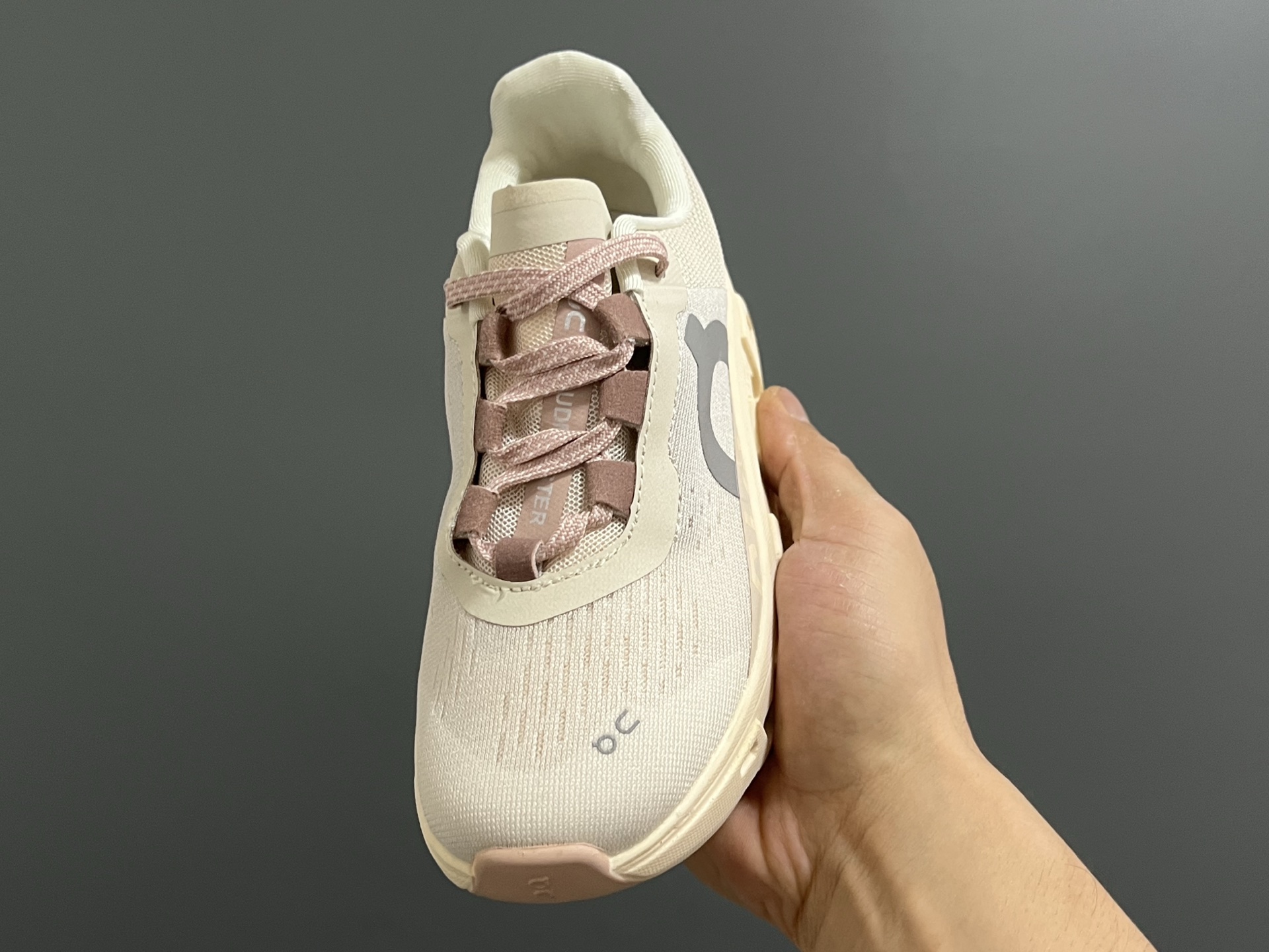 图片[3]-昂家新款云朵小怪兽儿童运动鞋 尺码：28-37码 经典昂跑云朵☁️系列🆕 透气舒适网面👏🏻 超轻大底，脚感超赞👍🏻-选品中心