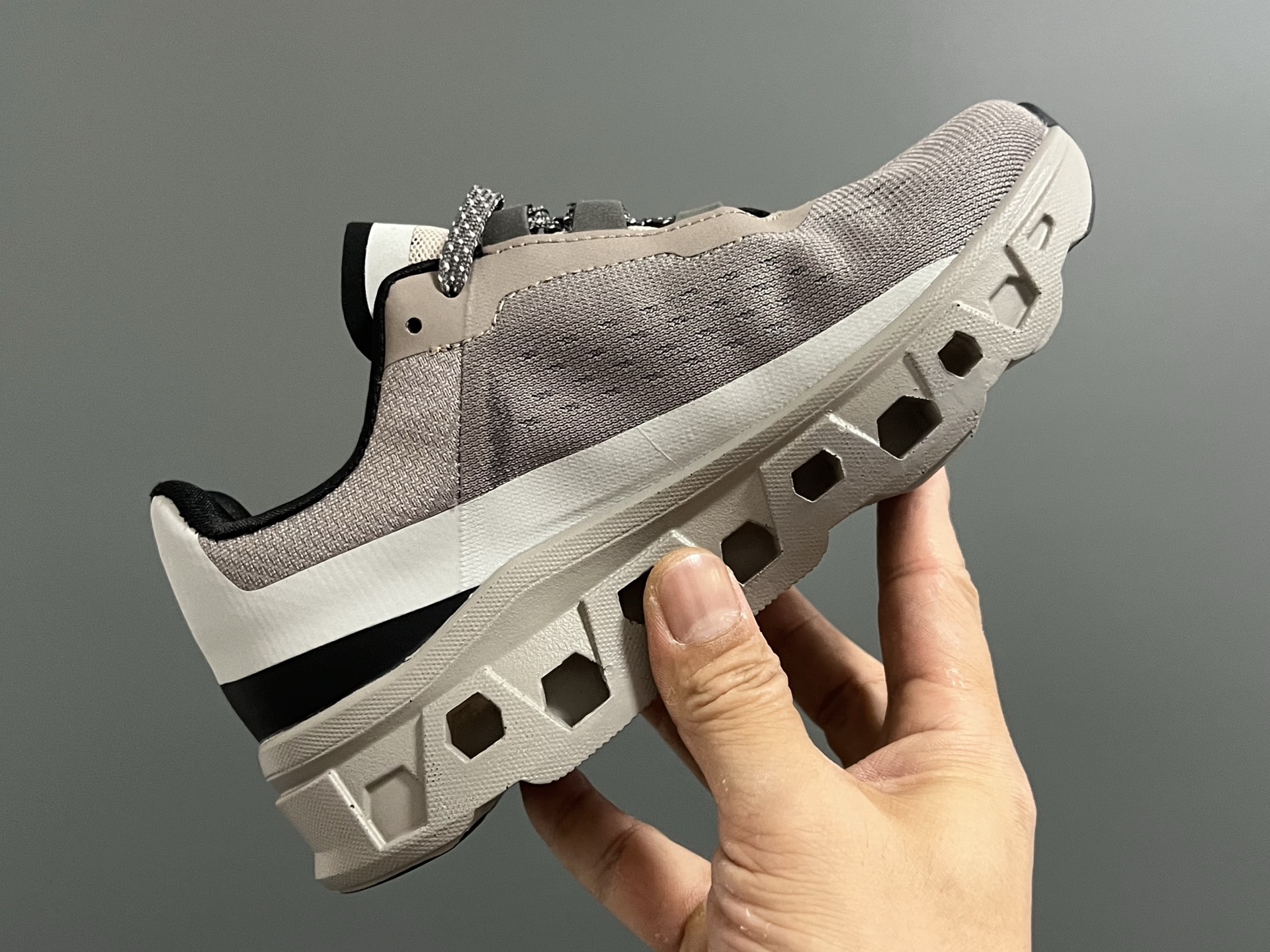 图片[7]-昂家新款云朵小怪兽儿童运动鞋 尺码：28-37码 经典昂跑云朵☁️系列🆕 透气舒适网面👏🏻 超轻大底，脚感超赞👍🏻-选品中心