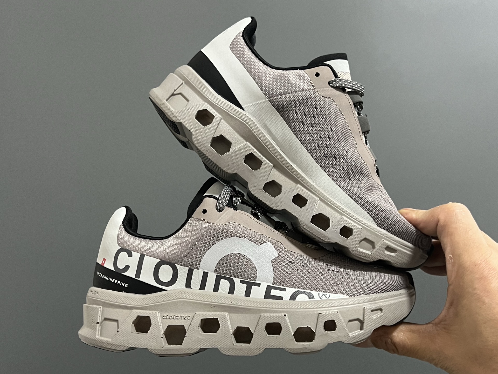 图片[9]-昂家新款云朵小怪兽儿童运动鞋 尺码：28-37码 经典昂跑云朵☁️系列🆕 透气舒适网面👏🏻 超轻大底，脚感超赞👍🏻-选品中心