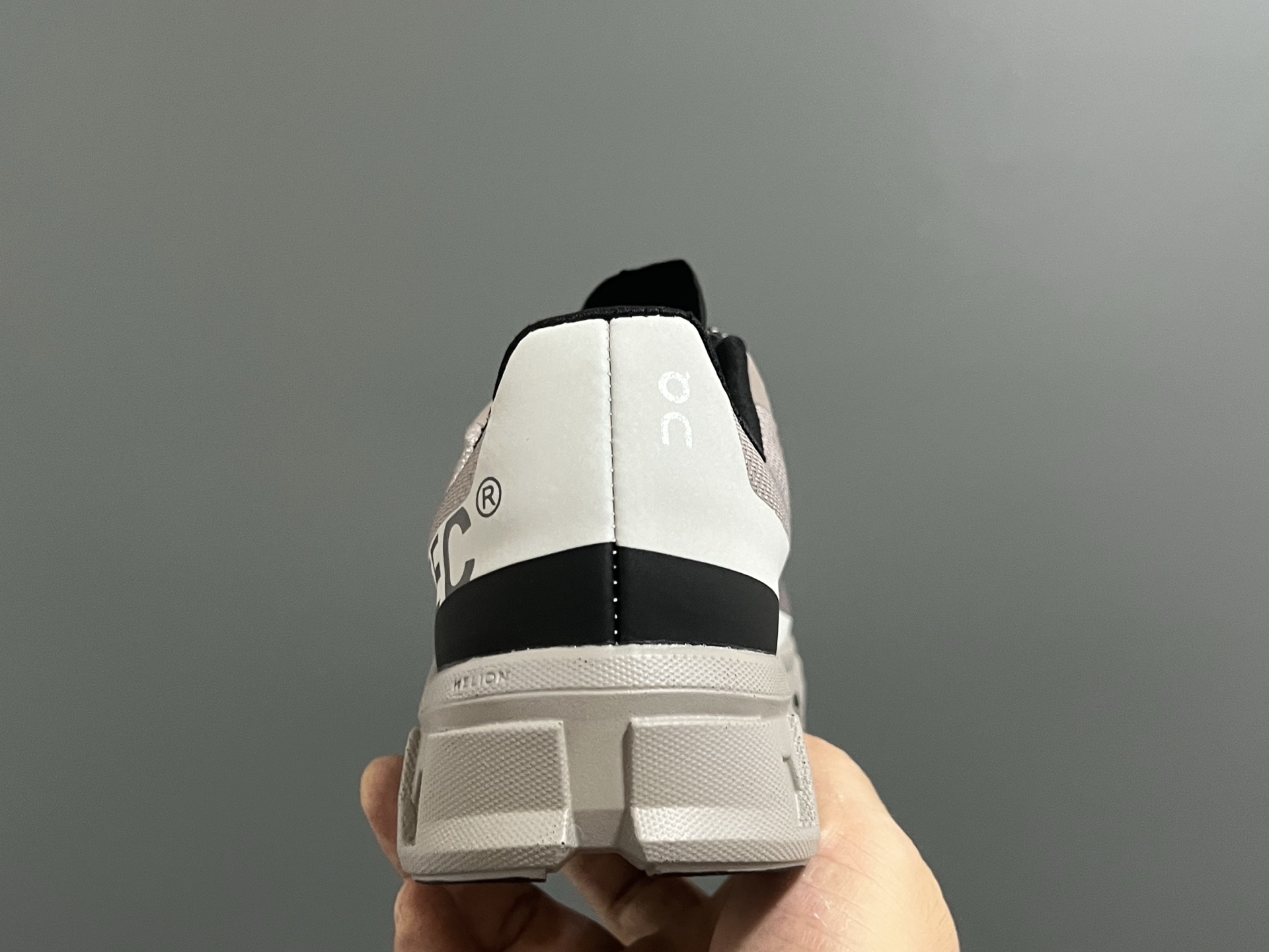 图片[8]-昂家新款云朵小怪兽儿童运动鞋 尺码：28-37码 经典昂跑云朵☁️系列🆕 透气舒适网面👏🏻 超轻大底，脚感超赞👍🏻-选品中心