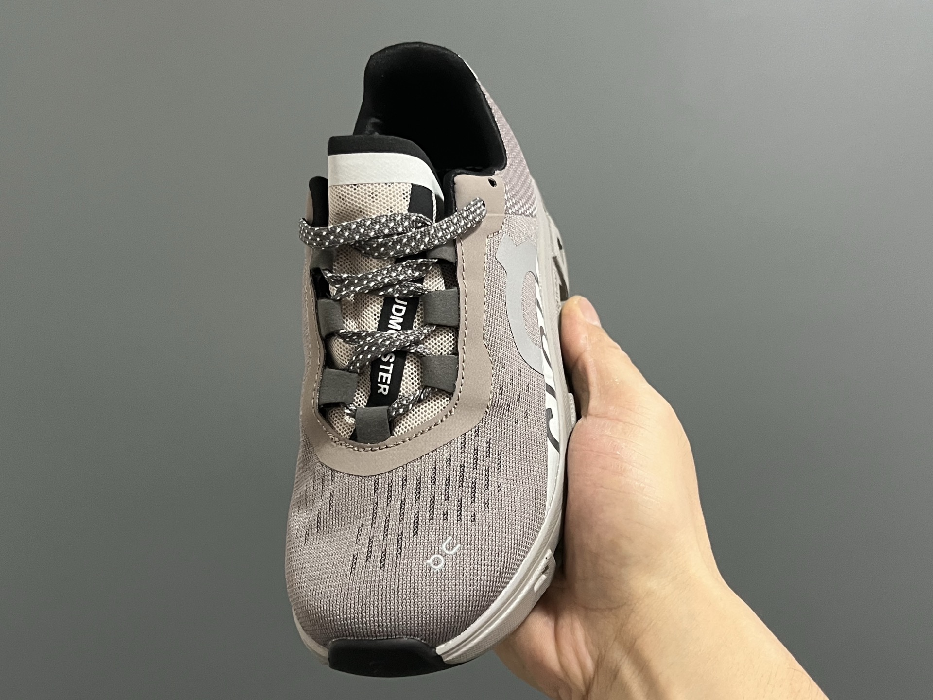 图片[3]-昂家新款云朵小怪兽儿童运动鞋 尺码：28-37码 经典昂跑云朵☁️系列🆕 透气舒适网面👏🏻 超轻大底，脚感超赞👍🏻-选品中心