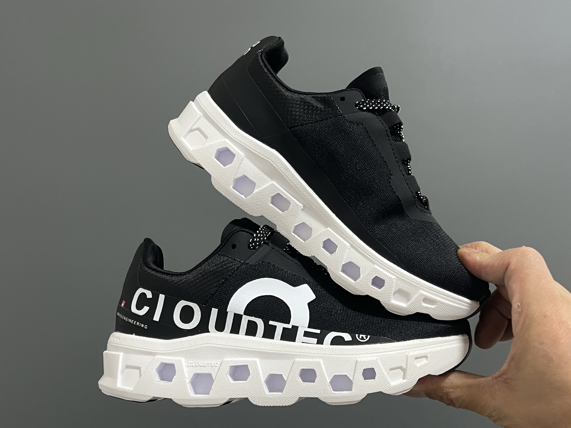 图片[9]-昂家新款云朵小怪兽儿童运动鞋 尺码：28-37码 经典昂跑云朵☁️系列🆕 透气舒适网面👏🏻 超轻大底，脚感超赞👍🏻-选品中心