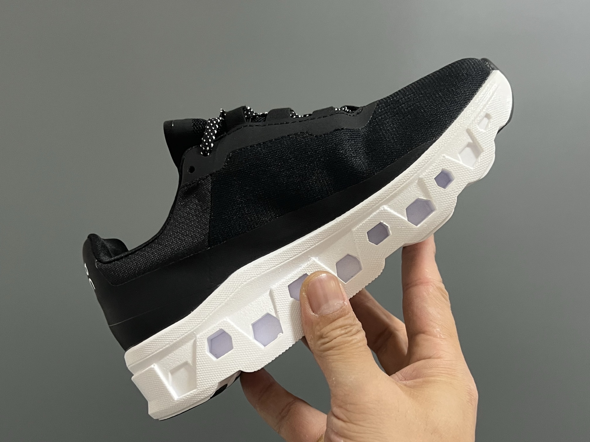 图片[6]-昂家新款云朵小怪兽儿童运动鞋 尺码：28-37码 经典昂跑云朵☁️系列🆕 透气舒适网面👏🏻 超轻大底，脚感超赞👍🏻-选品中心