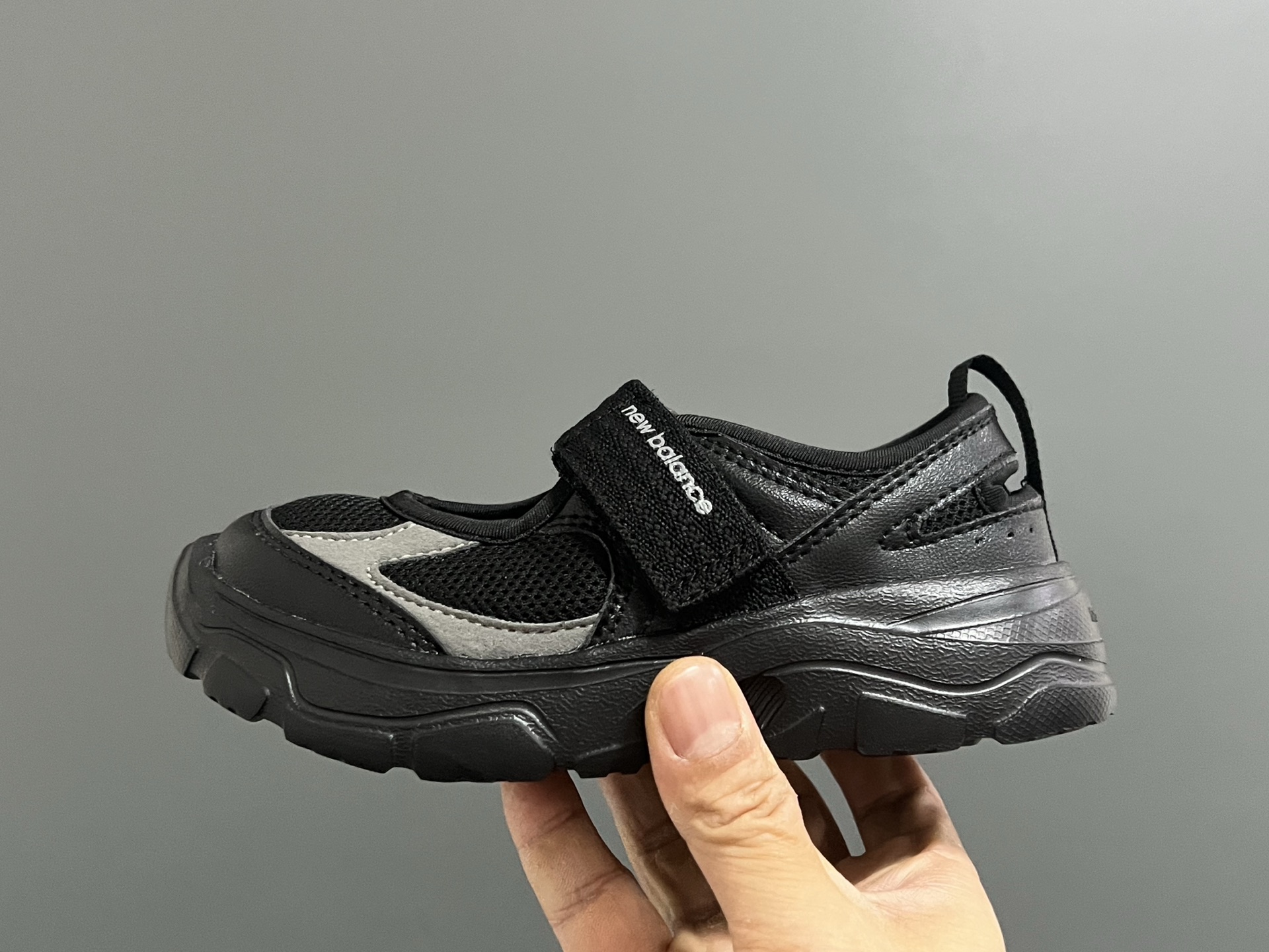 图片[4]-牛B新款 K2202儿童魔术贴凉鞋 尺码：22-37码 韩范儿的K2202玛丽珍凉鞋🔥 镂空魔术贴设计，透气舒适☁️ 耐磨防滑大底，脚感超舒适✔️ 上脚敲可爱😍-选品中心