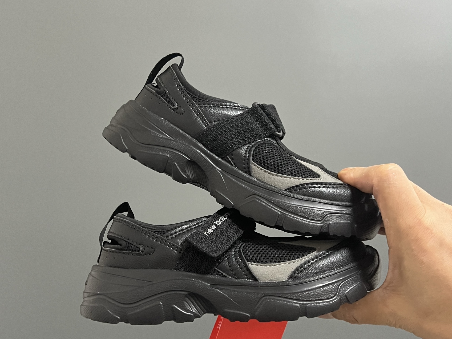 图片[9]-牛B新款 K2202儿童魔术贴凉鞋 尺码：22-37码 韩范儿的K2202玛丽珍凉鞋🔥 镂空魔术贴设计，透气舒适☁️ 耐磨防滑大底，脚感超舒适✔️ 上脚敲可爱😍-选品中心