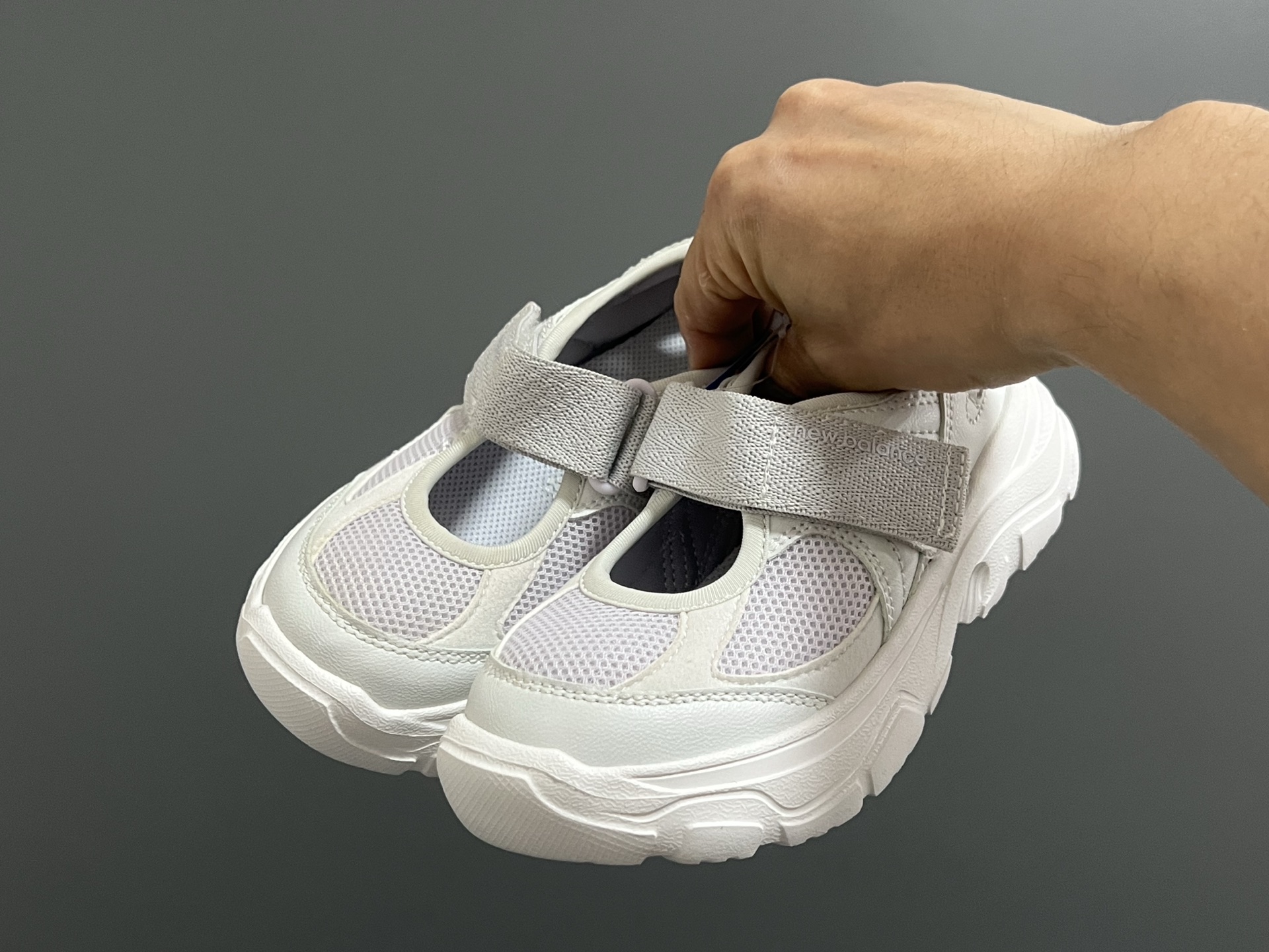 图片[2]-牛B新款 K2202儿童魔术贴凉鞋 尺码：22-37码 韩范儿的K2202玛丽珍凉鞋🔥 镂空魔术贴设计，透气舒适☁️ 耐磨防滑大底，脚感超舒适✔️ 上脚敲可爱😍-选品中心