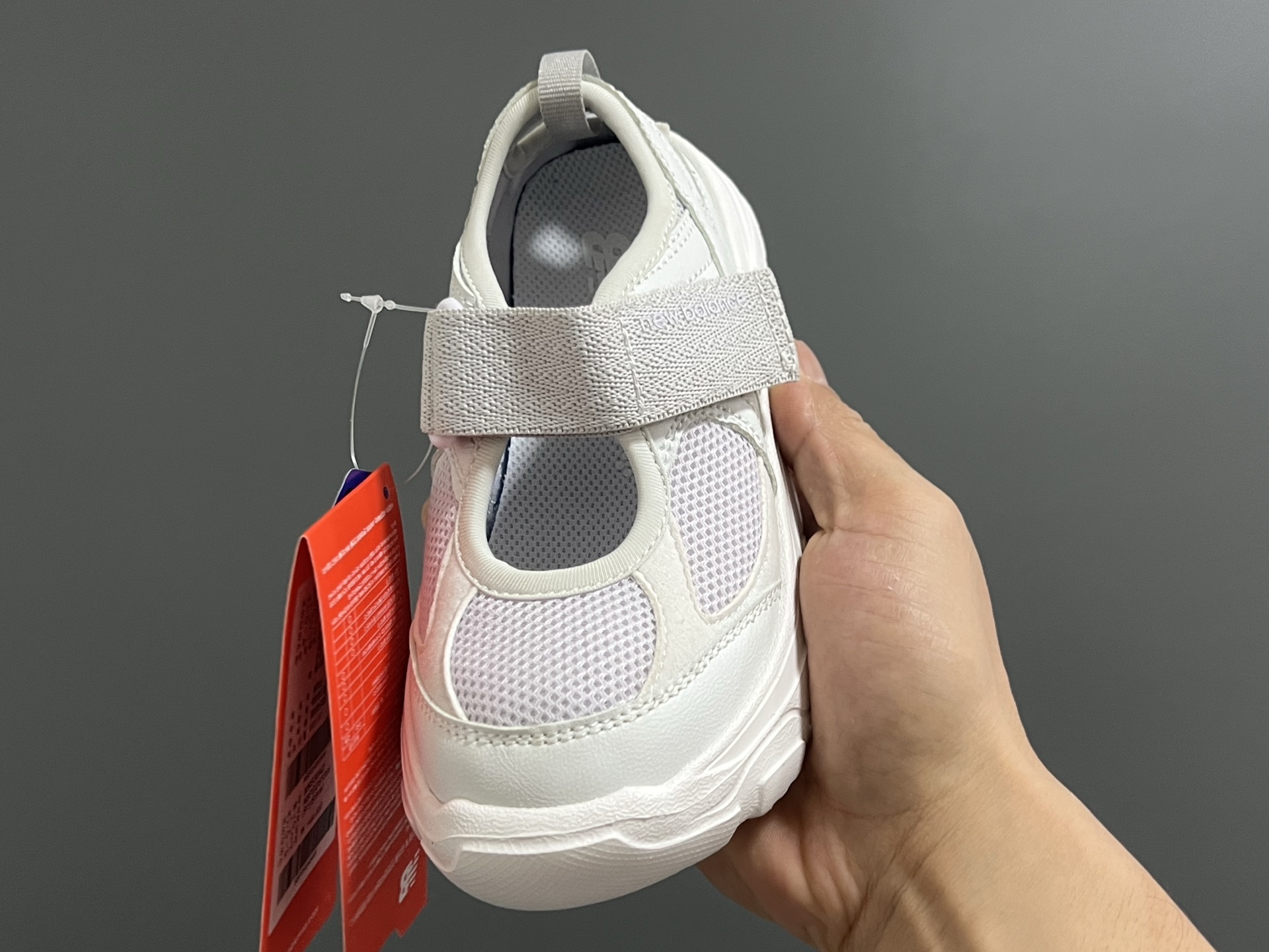 图片[3]-牛B新款 K2202儿童魔术贴凉鞋 尺码：22-37码 韩范儿的K2202玛丽珍凉鞋🔥 镂空魔术贴设计，透气舒适☁️ 耐磨防滑大底，脚感超舒适✔️ 上脚敲可爱😍-选品中心