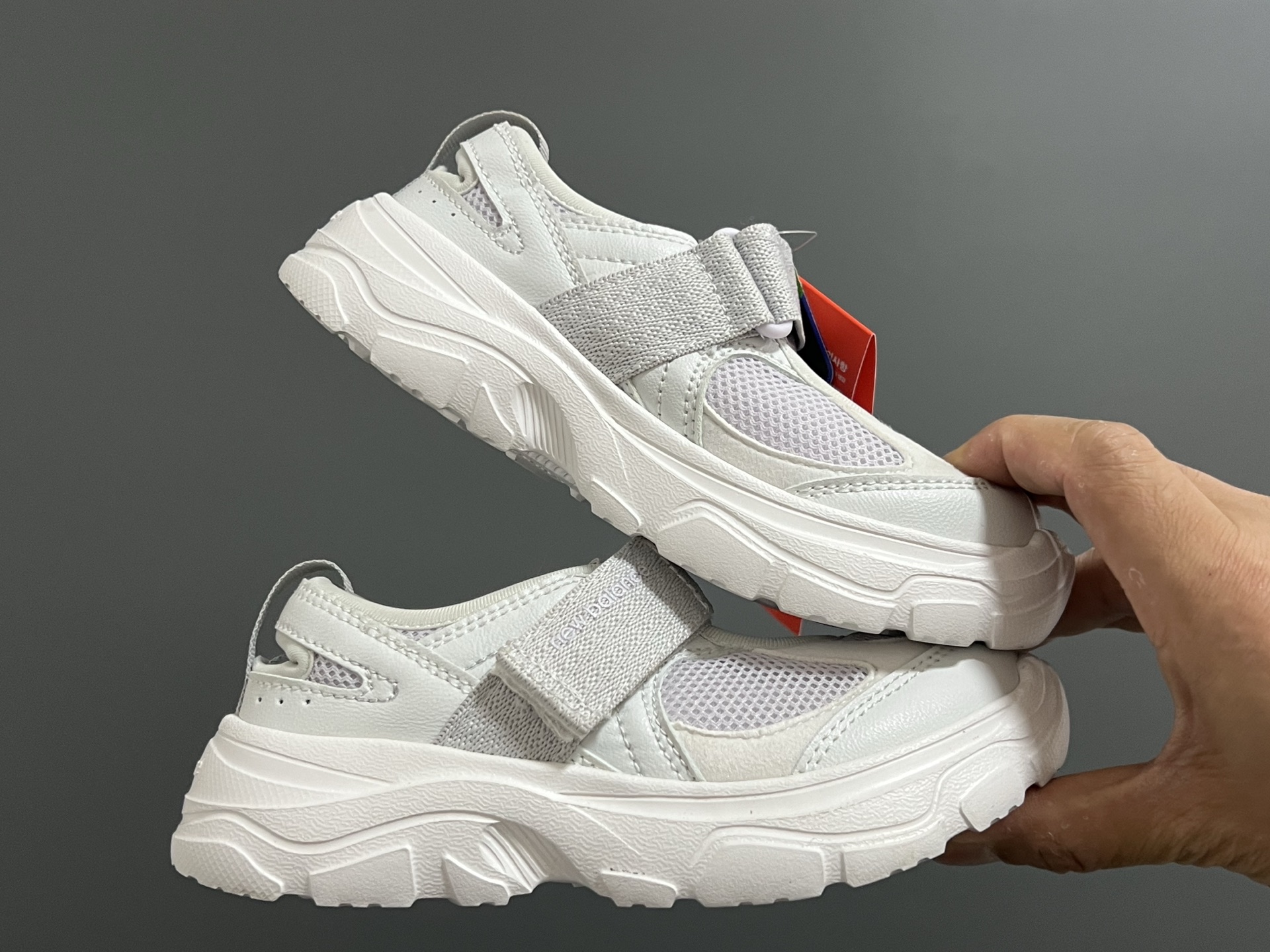 图片[9]-牛B新款 K2202儿童魔术贴凉鞋 尺码：22-37码 韩范儿的K2202玛丽珍凉鞋🔥 镂空魔术贴设计，透气舒适☁️ 耐磨防滑大底，脚感超舒适✔️ 上脚敲可爱😍-选品中心