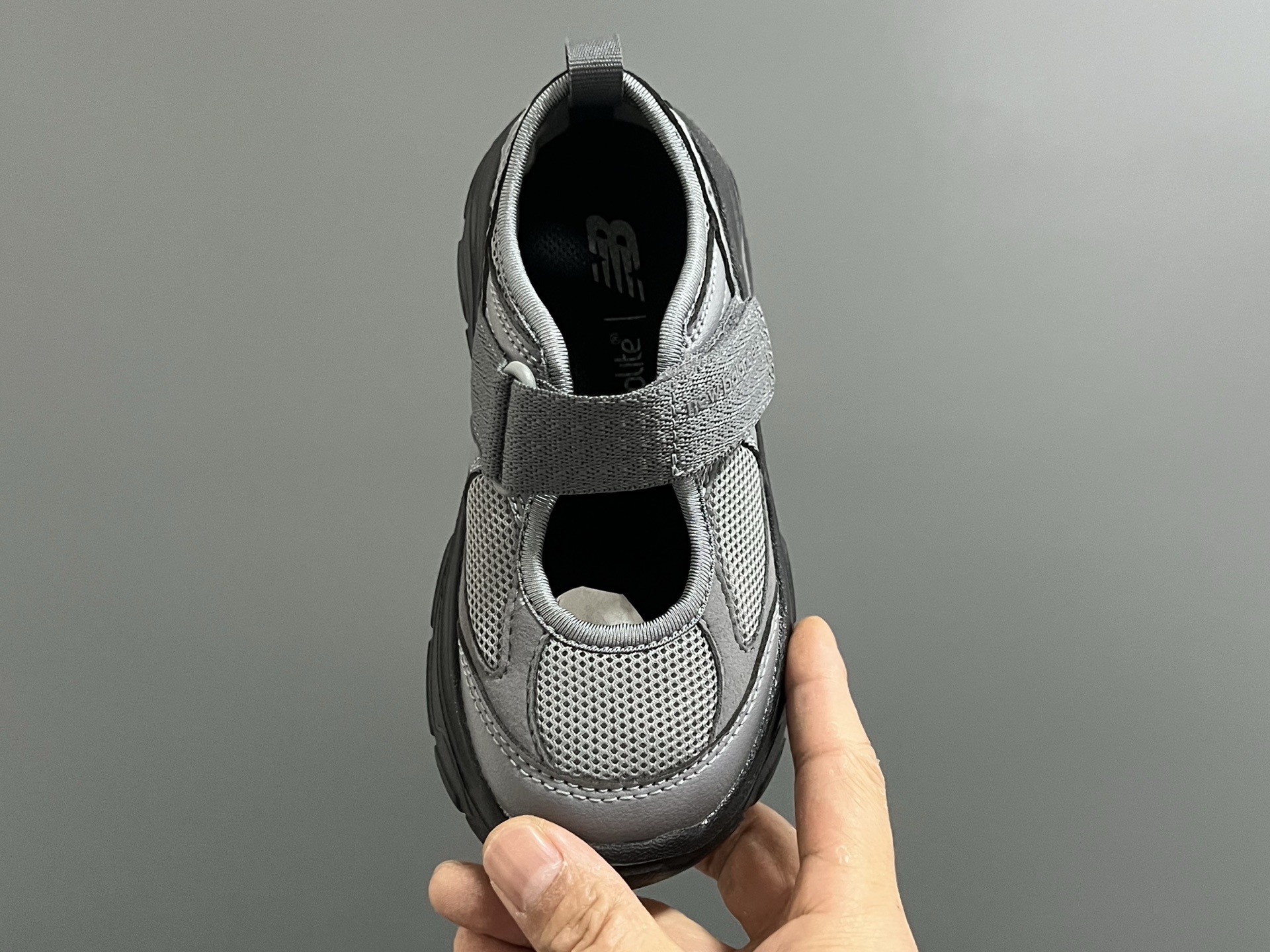 图片[8]-牛B新款 K2202儿童魔术贴凉鞋 尺码：22-37码 韩范儿的K2202玛丽珍凉鞋🔥 镂空魔术贴设计，透气舒适☁️ 耐磨防滑大底，脚感超舒适✔️ 上脚敲可爱😍-选品中心