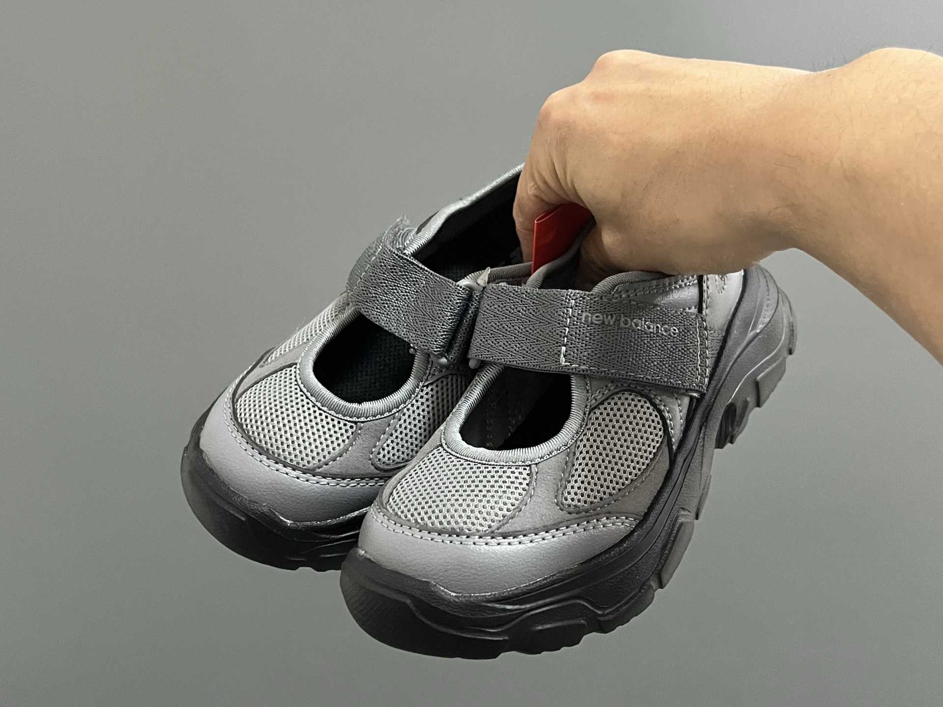 图片[2]-牛B新款 K2202儿童魔术贴凉鞋 尺码：22-37码 韩范儿的K2202玛丽珍凉鞋🔥 镂空魔术贴设计，透气舒适☁️ 耐磨防滑大底，脚感超舒适✔️ 上脚敲可爱😍-选品中心