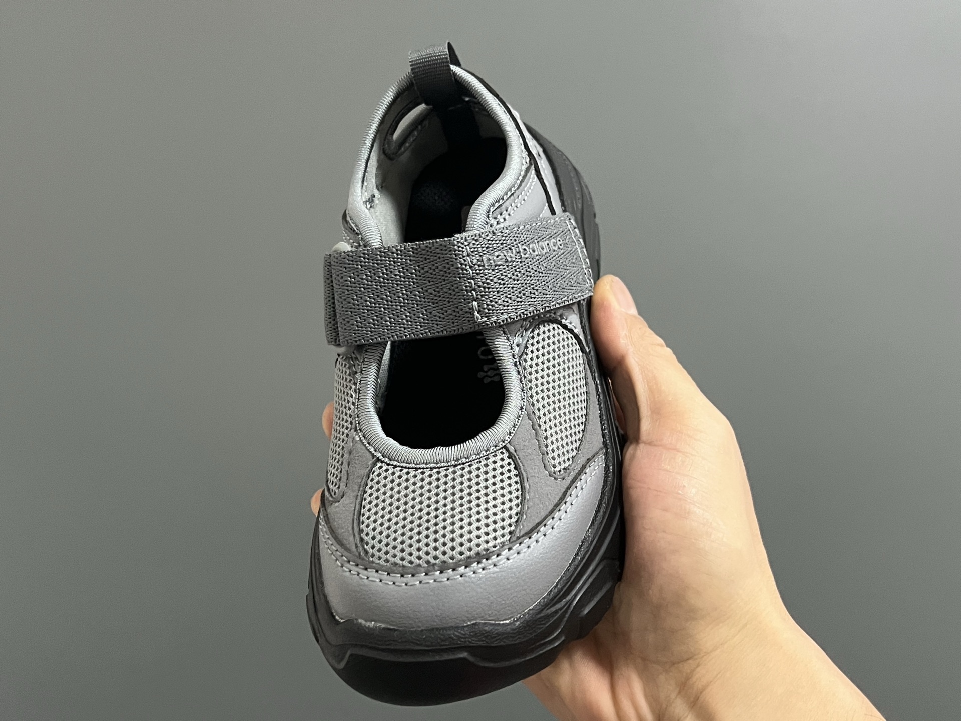 图片[3]-牛B新款 K2202儿童魔术贴凉鞋 尺码：22-37码 韩范儿的K2202玛丽珍凉鞋🔥 镂空魔术贴设计，透气舒适☁️ 耐磨防滑大底，脚感超舒适✔️ 上脚敲可爱😍-选品中心