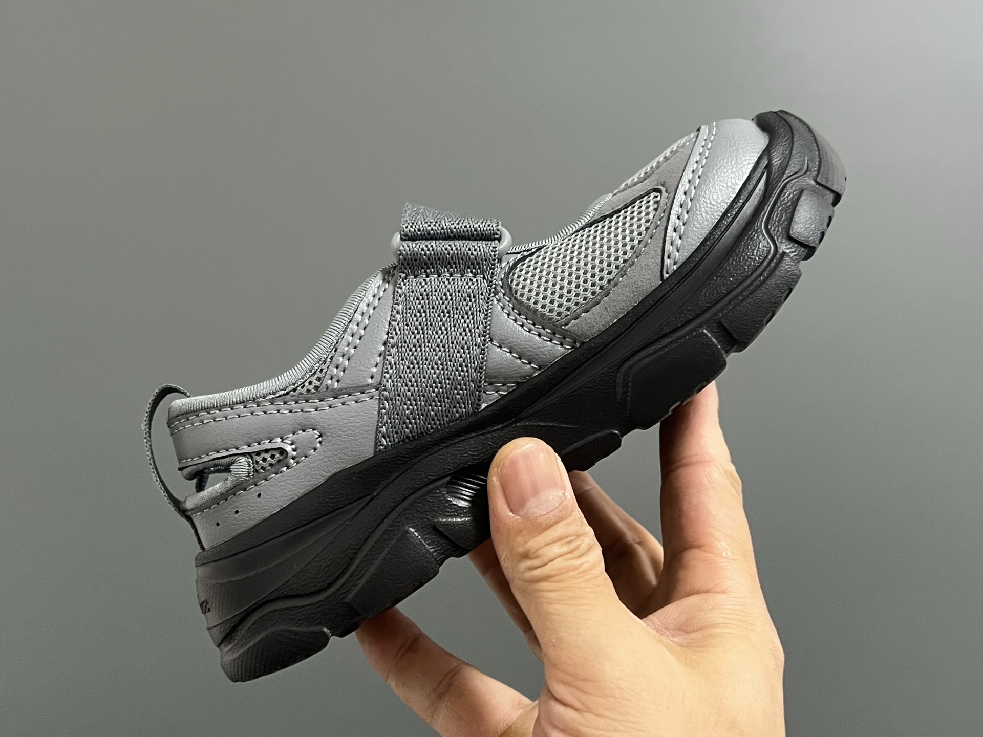 图片[6]-牛B新款 K2202儿童魔术贴凉鞋 尺码：22-37码 韩范儿的K2202玛丽珍凉鞋🔥 镂空魔术贴设计，透气舒适☁️ 耐磨防滑大底，脚感超舒适✔️ 上脚敲可爱😍-选品中心