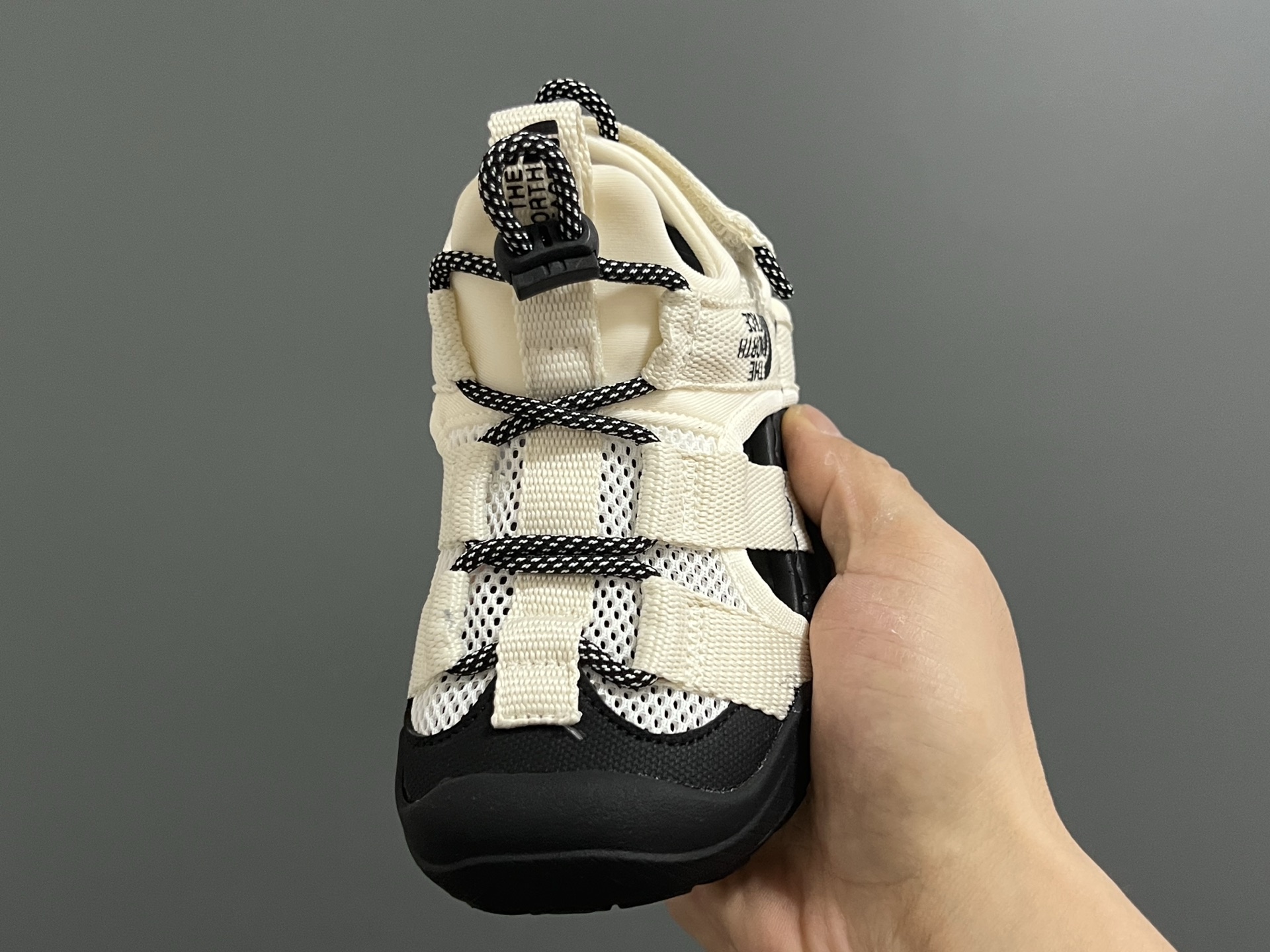 图片[3]-北面新款松紧扣儿童户外溯溪凉鞋 尺码：26-37码 经典北面同款溯溪凉鞋🏕️ 网面镂空设计，透气又舒适☁️ 松紧扣设计，穿脱方便✌🏻 橡胶耐磨防滑大底，脚感不言而喻✔️-选品中心