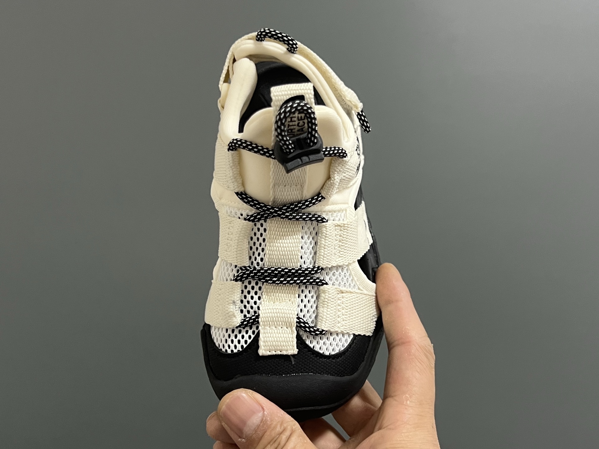 图片[8]-北面新款松紧扣儿童户外溯溪凉鞋 尺码：26-37码 经典北面同款溯溪凉鞋🏕️ 网面镂空设计，透气又舒适☁️ 松紧扣设计，穿脱方便✌🏻 橡胶耐磨防滑大底，脚感不言而喻✔️-选品中心