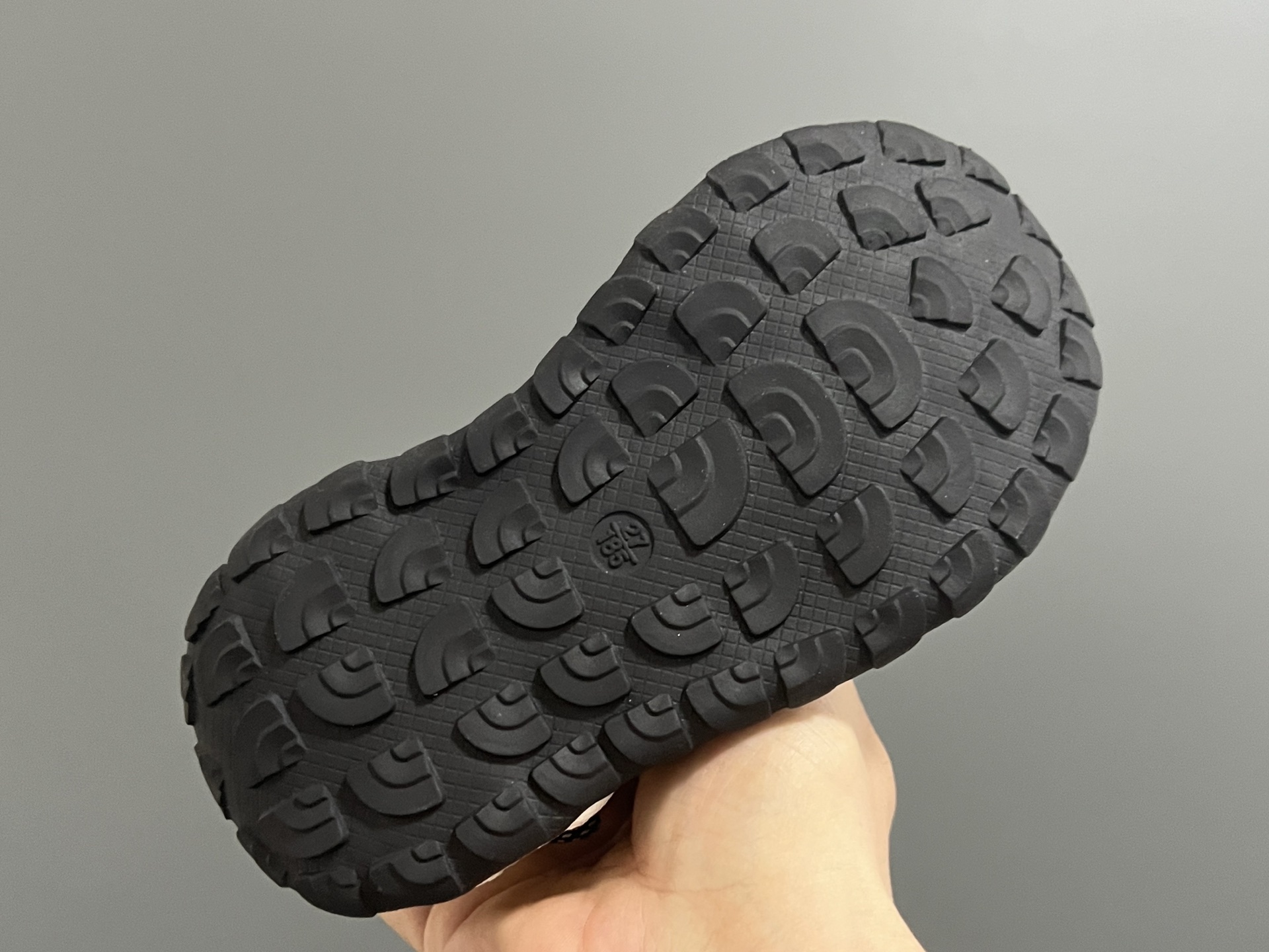 图片[5]-北面新款松紧扣儿童户外溯溪凉鞋 尺码：26-37码 经典北面同款溯溪凉鞋🏕️ 网面镂空设计，透气又舒适☁️ 松紧扣设计，穿脱方便✌🏻 橡胶耐磨防滑大底，脚感不言而喻✔️-选品中心