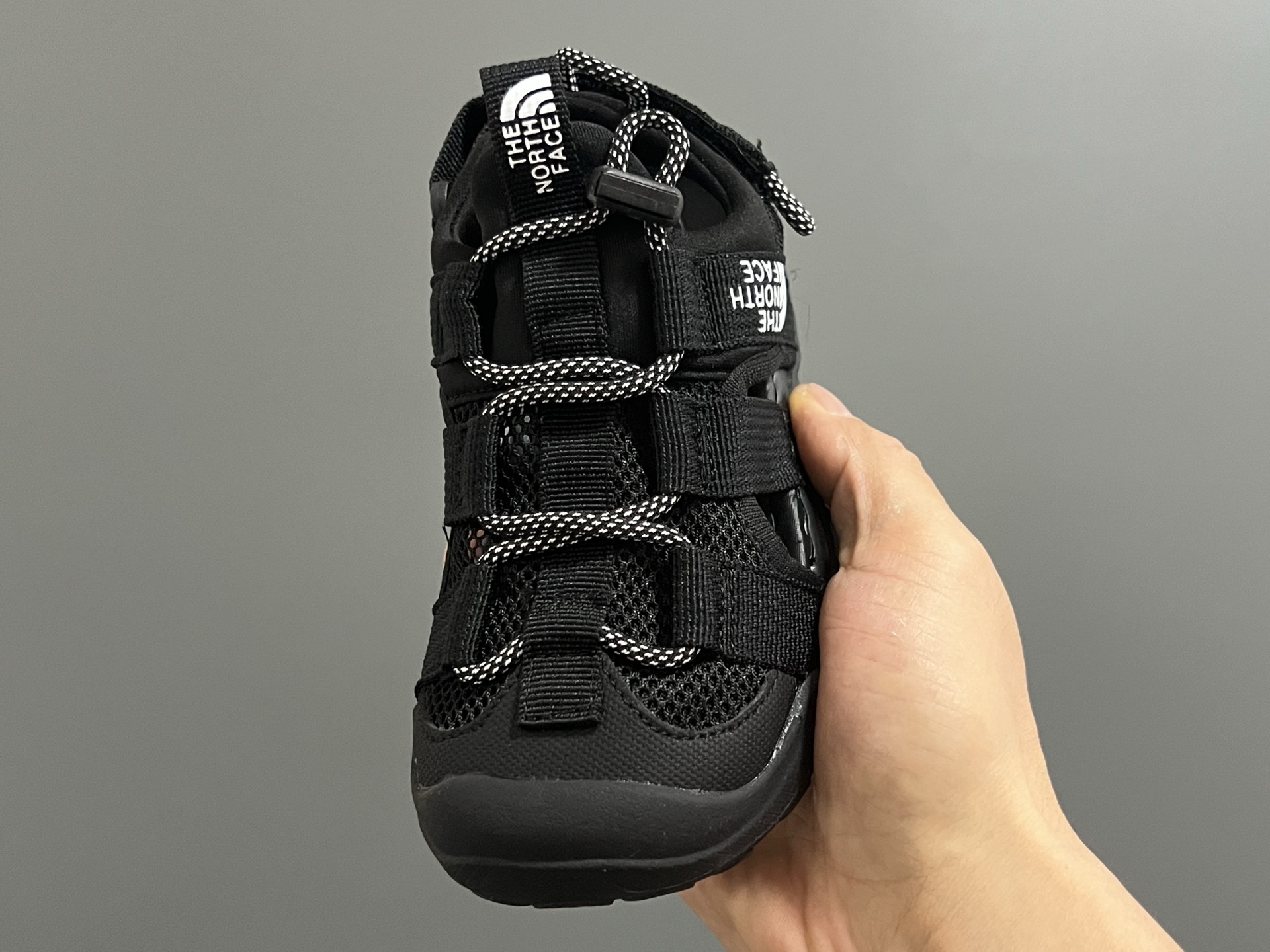 图片[3]-北面新款松紧扣儿童户外溯溪凉鞋 尺码：26-37码 经典北面同款溯溪凉鞋🏕️ 网面镂空设计，透气又舒适☁️ 松紧扣设计，穿脱方便✌🏻 橡胶耐磨防滑大底，脚感不言而喻✔️-选品中心