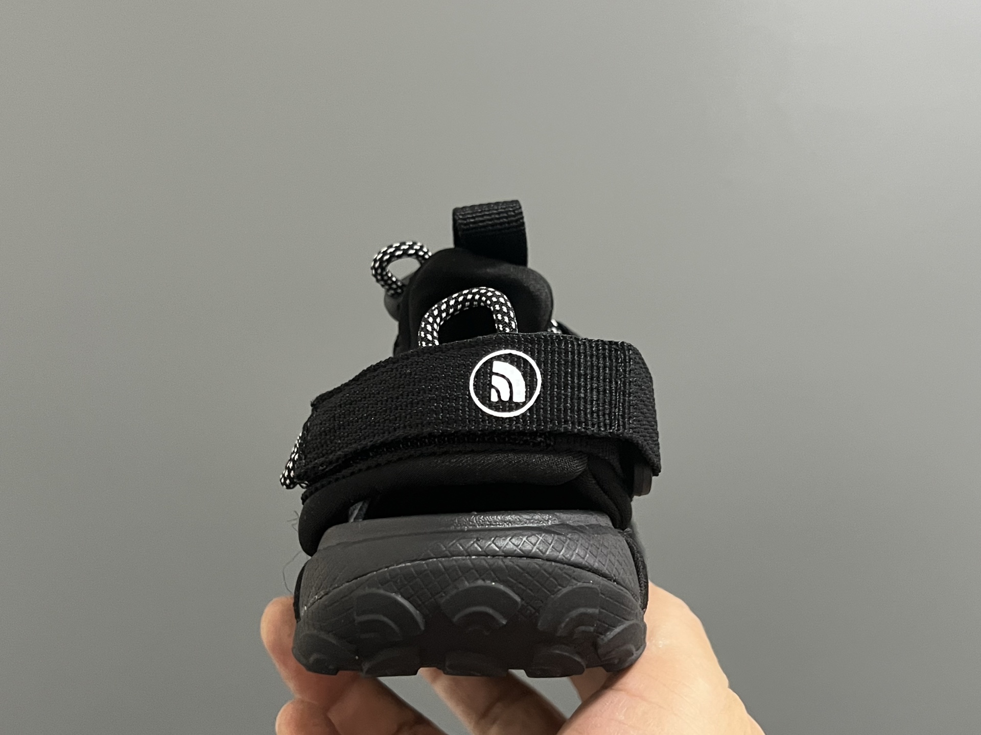 图片[7]-北面新款松紧扣儿童户外溯溪凉鞋 尺码：26-37码 经典北面同款溯溪凉鞋🏕️ 网面镂空设计，透气又舒适☁️ 松紧扣设计，穿脱方便✌🏻 橡胶耐磨防滑大底，脚感不言而喻✔️-选品中心