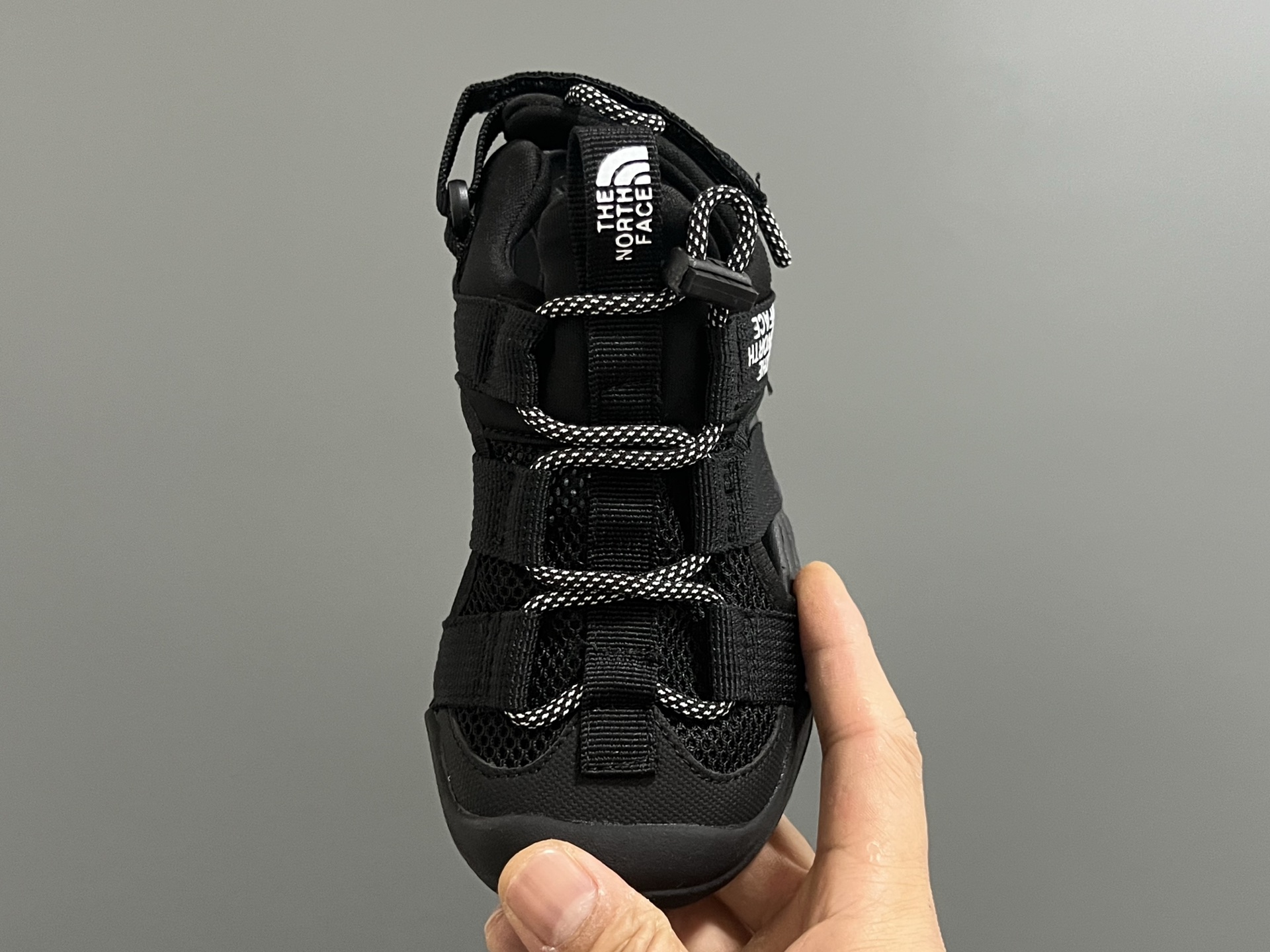 图片[8]-北面新款松紧扣儿童户外溯溪凉鞋 尺码：26-37码 经典北面同款溯溪凉鞋🏕️ 网面镂空设计，透气又舒适☁️ 松紧扣设计，穿脱方便✌🏻 橡胶耐磨防滑大底，脚感不言而喻✔️-选品中心