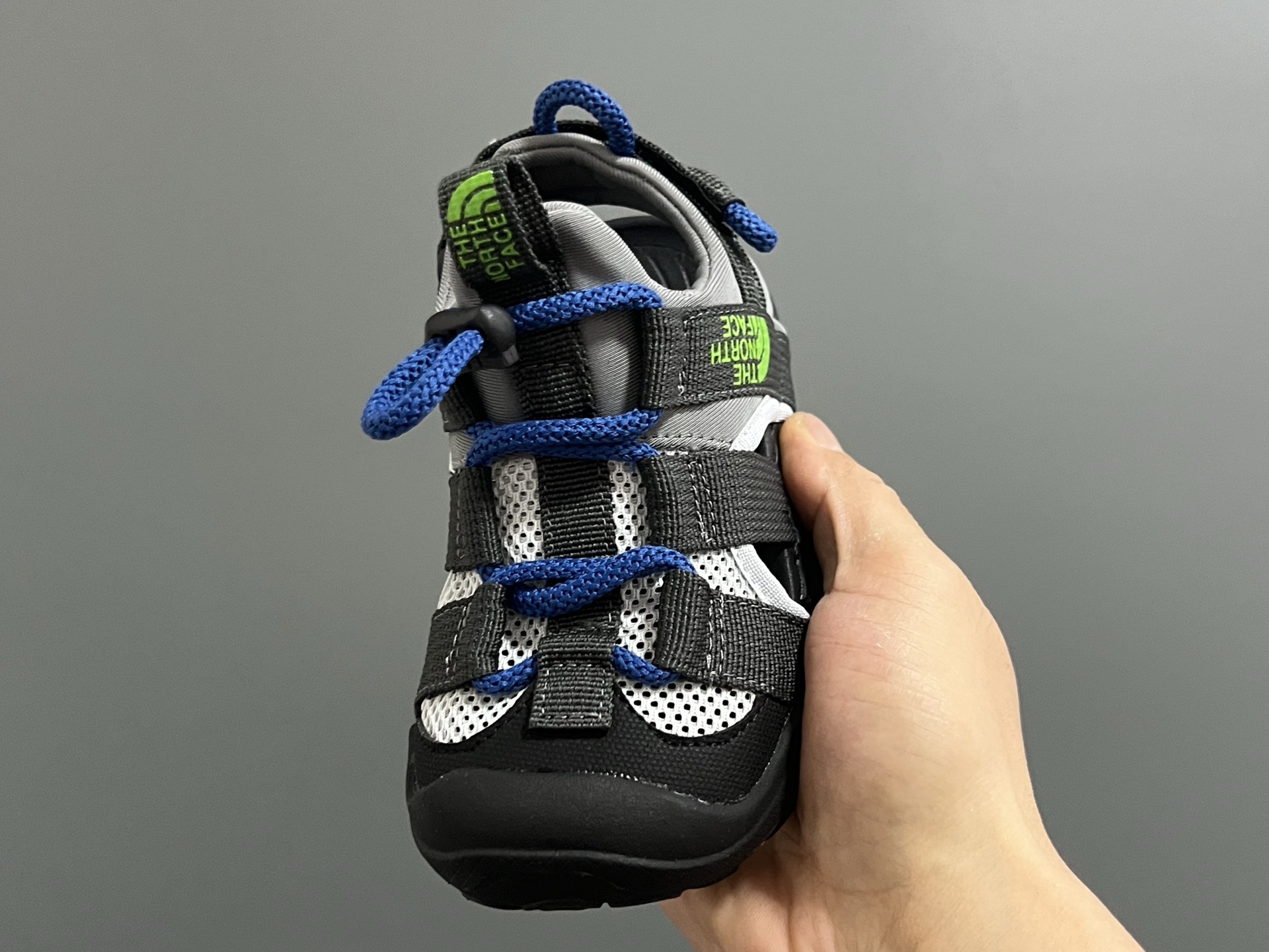 图片[3]-北家新款松紧扣儿童户外溯溪凉鞋 尺码：26-37码 经典北家同款溯溪凉鞋🏕️ 网面镂空设计，透气又舒适☁️ 松紧扣设计，穿脱方便✌🏻 橡胶耐磨防滑大底，脚感不言而喻✔️-选品中心