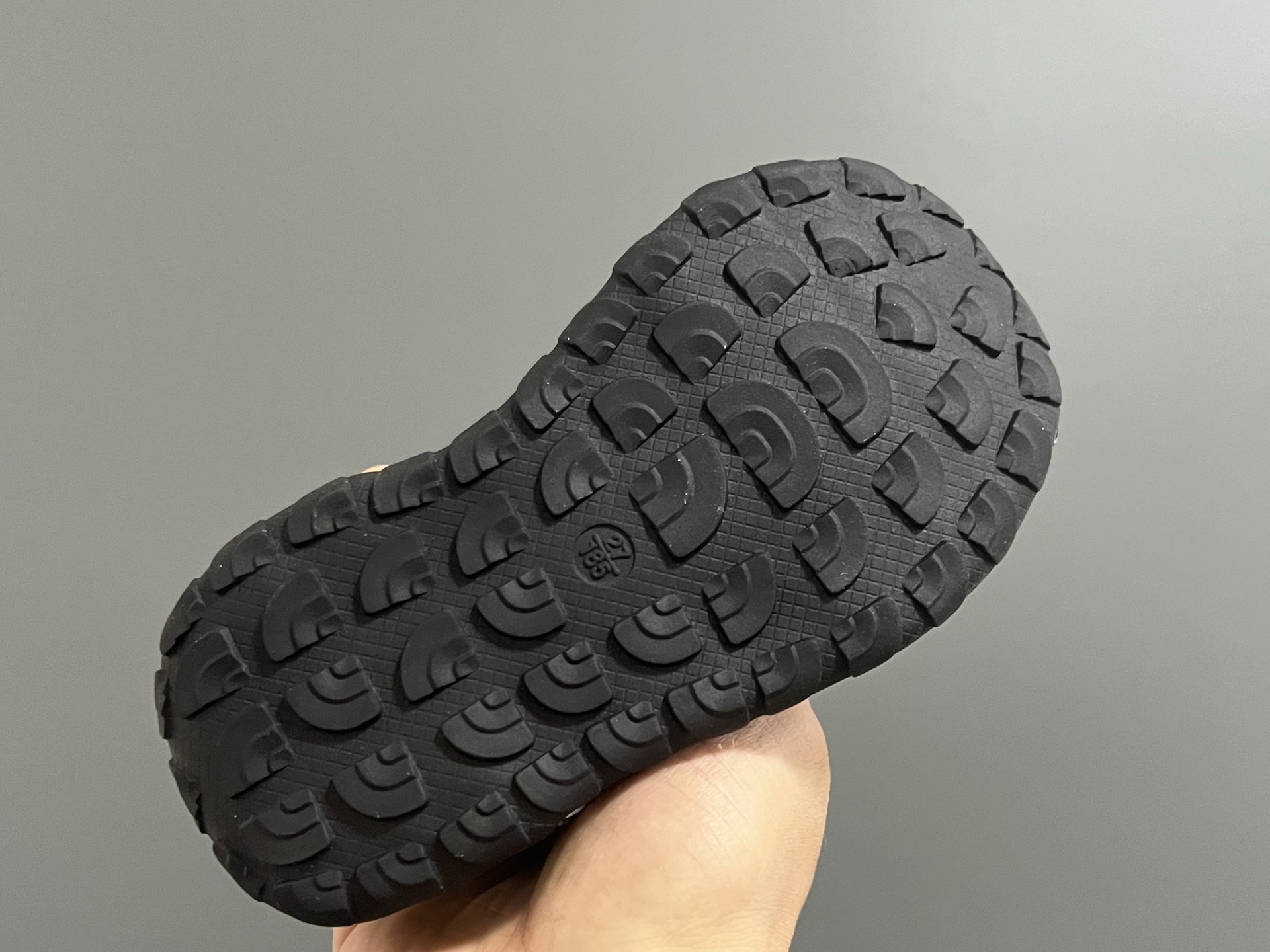 图片[7]-北家新款松紧扣儿童户外溯溪凉鞋 尺码：26-37码 经典北家同款溯溪凉鞋🏕️ 网面镂空设计，透气又舒适☁️ 松紧扣设计，穿脱方便✌🏻 橡胶耐磨防滑大底，脚感不言而喻✔️-选品中心