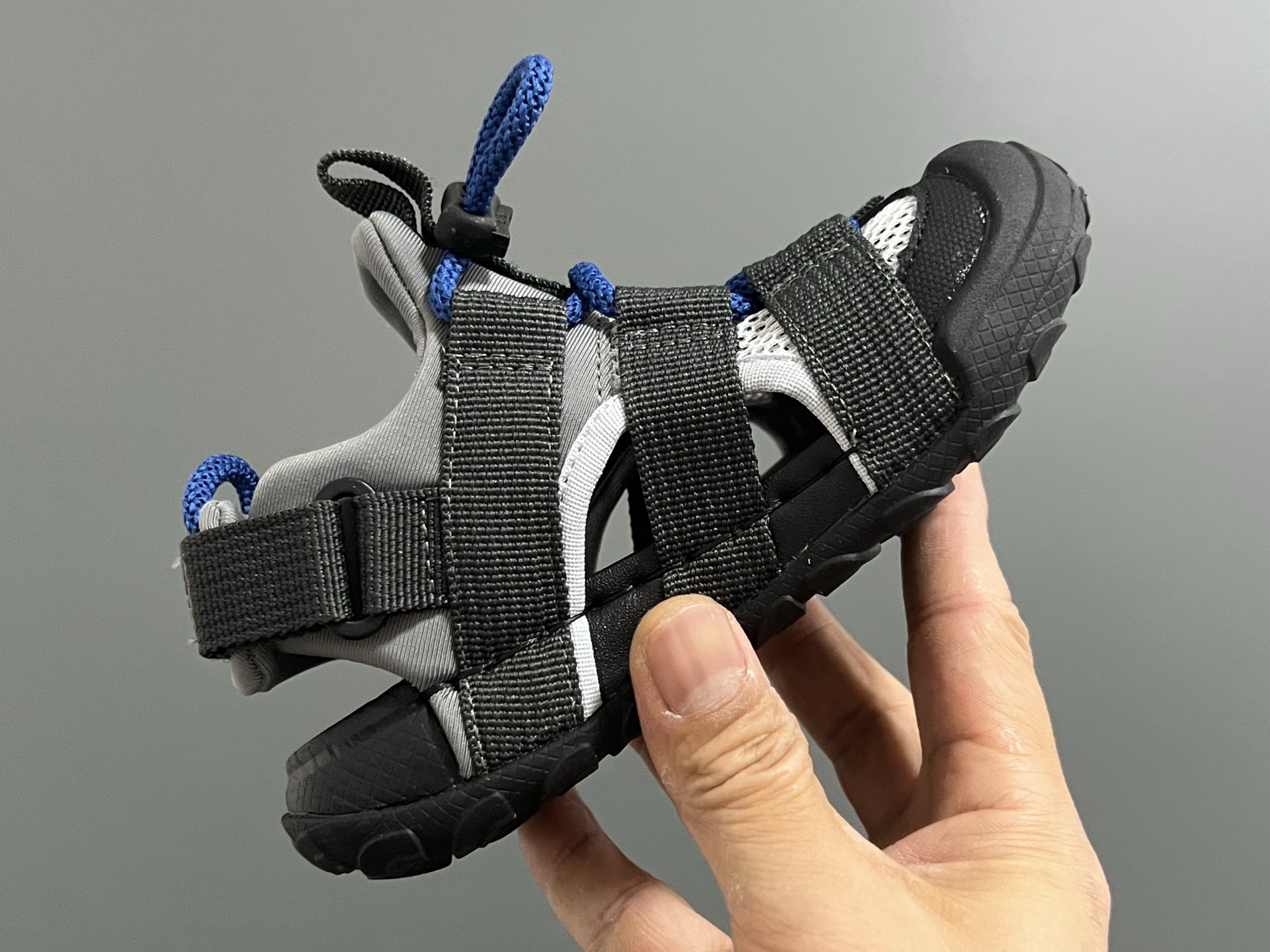 图片[6]-北家新款松紧扣儿童户外溯溪凉鞋 尺码：26-37码 经典北家同款溯溪凉鞋🏕️ 网面镂空设计，透气又舒适☁️ 松紧扣设计，穿脱方便✌🏻 橡胶耐磨防滑大底，脚感不言而喻✔️-选品中心