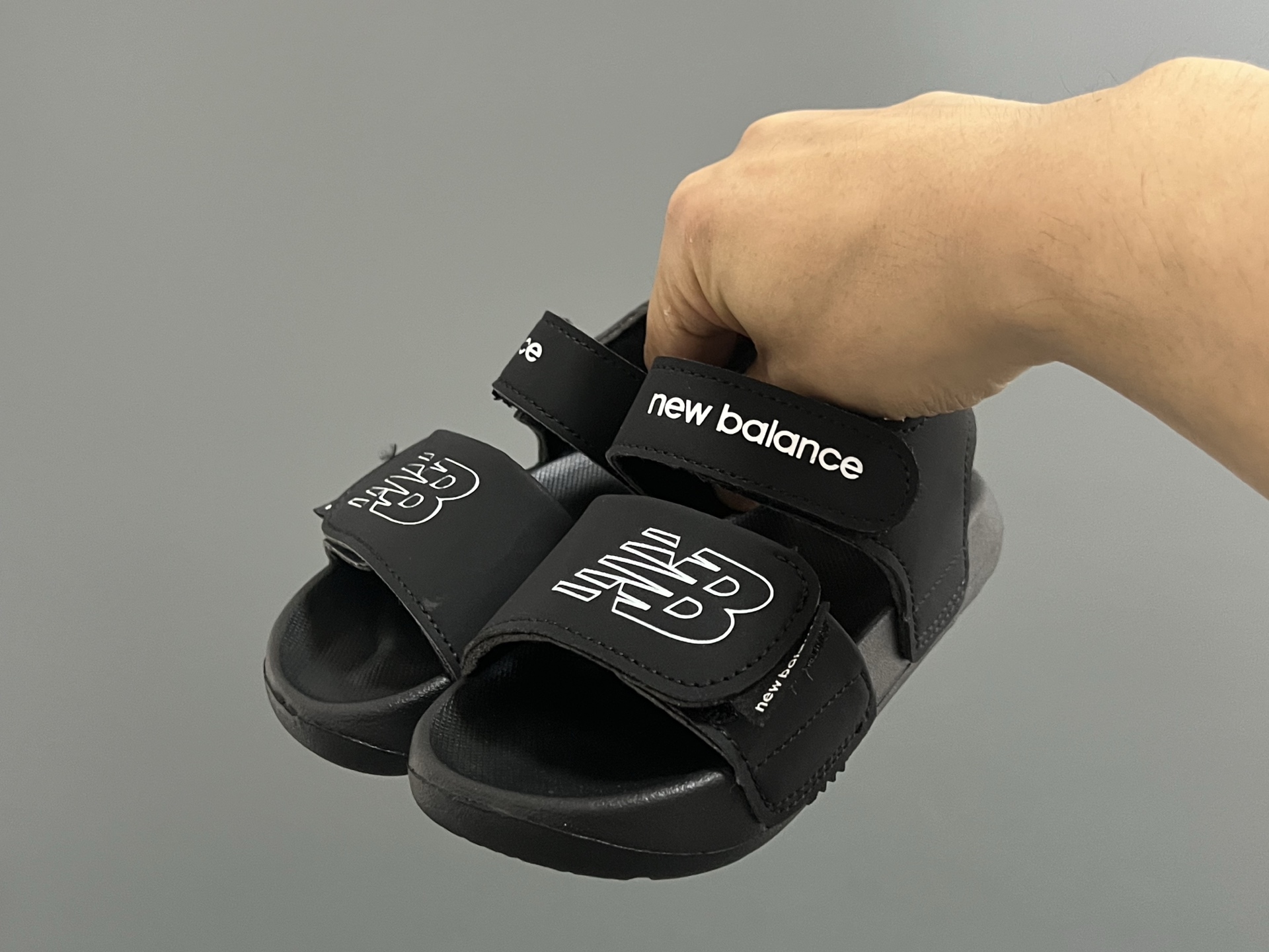 NB新款630露趾儿童魔术贴凉鞋22.5-37码 专柜同步新款🆕 魔术贴设计，穿脱方便✌🏻 超轻EVA大底，脚感超赞👍🏻-选品中心