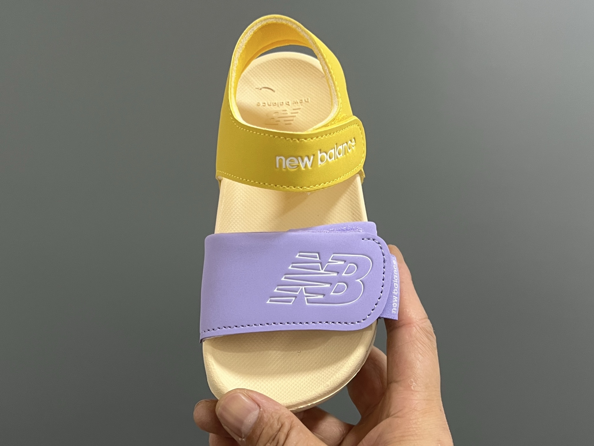 图片[6]-NB新款630露趾儿童魔术贴凉鞋22.5-37码 专柜同步新款🆕 魔术贴设计，穿脱方便✌🏻 超轻EVA大底，脚感超赞👍🏻-选品中心