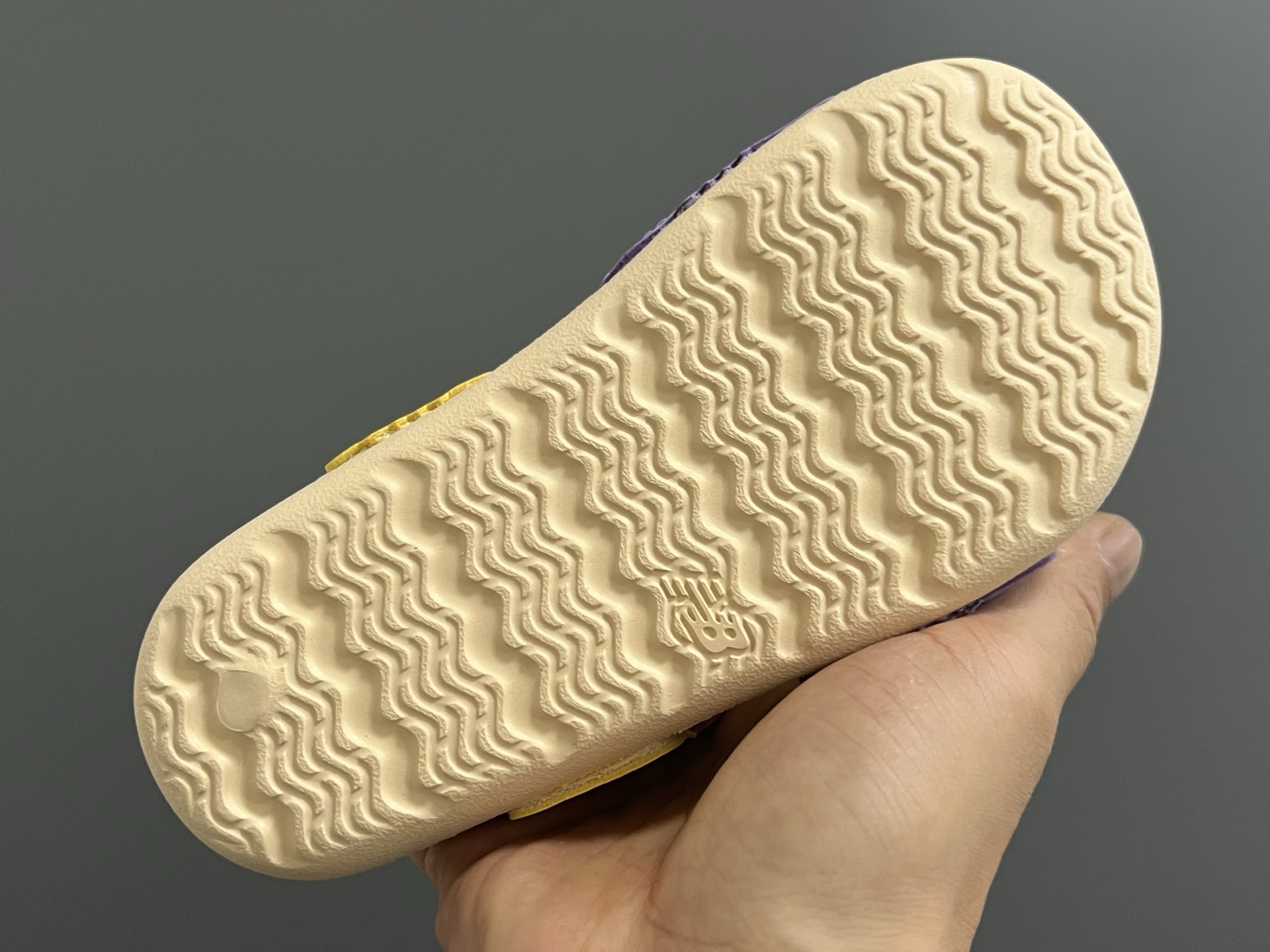 图片[7]-NB新款630露趾儿童魔术贴凉鞋22.5-37码 专柜同步新款🆕 魔术贴设计，穿脱方便✌🏻 超轻EVA大底，脚感超赞👍🏻-选品中心