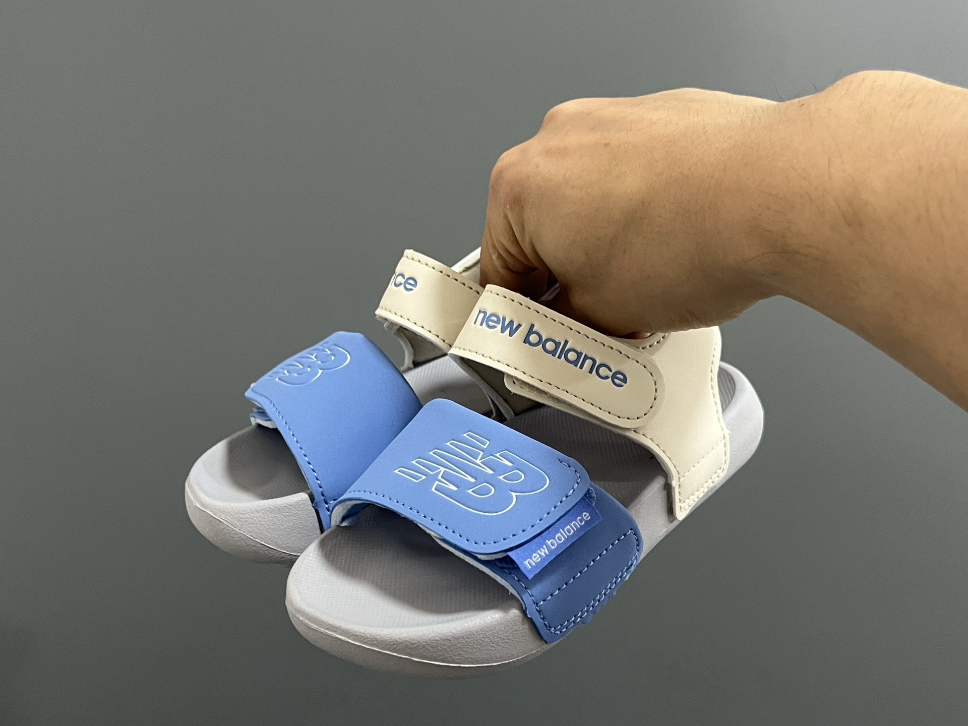 图片[2]-NB新款630露趾儿童魔术贴凉鞋22.5-37码 专柜同步新款🆕 魔术贴设计，穿脱方便✌🏻 超轻EVA大底，脚感超赞👍🏻-选品中心