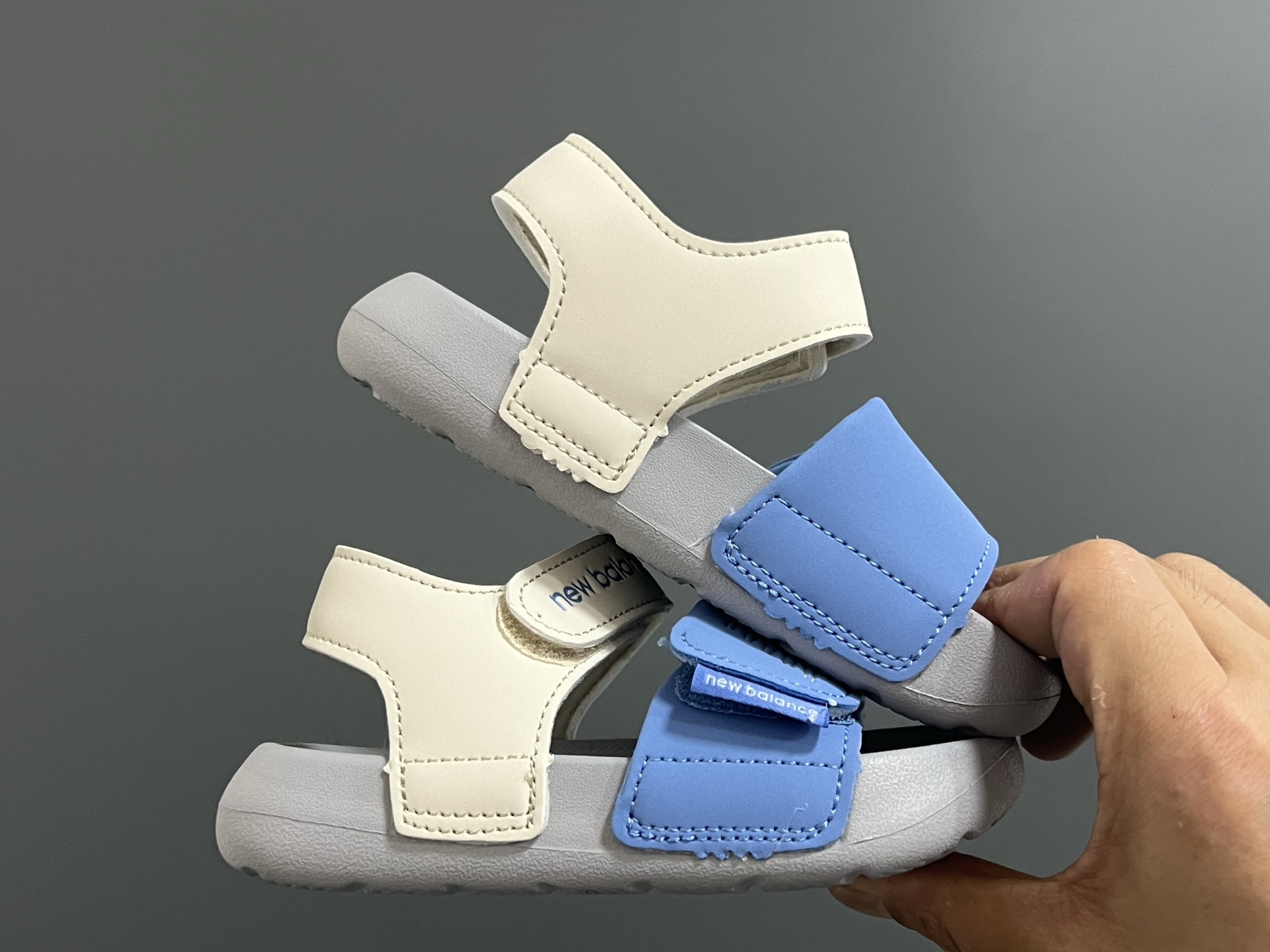 图片[9]-NB新款630露趾儿童魔术贴凉鞋22.5-37码 专柜同步新款🆕 魔术贴设计，穿脱方便✌🏻 超轻EVA大底，脚感超赞👍🏻-选品中心