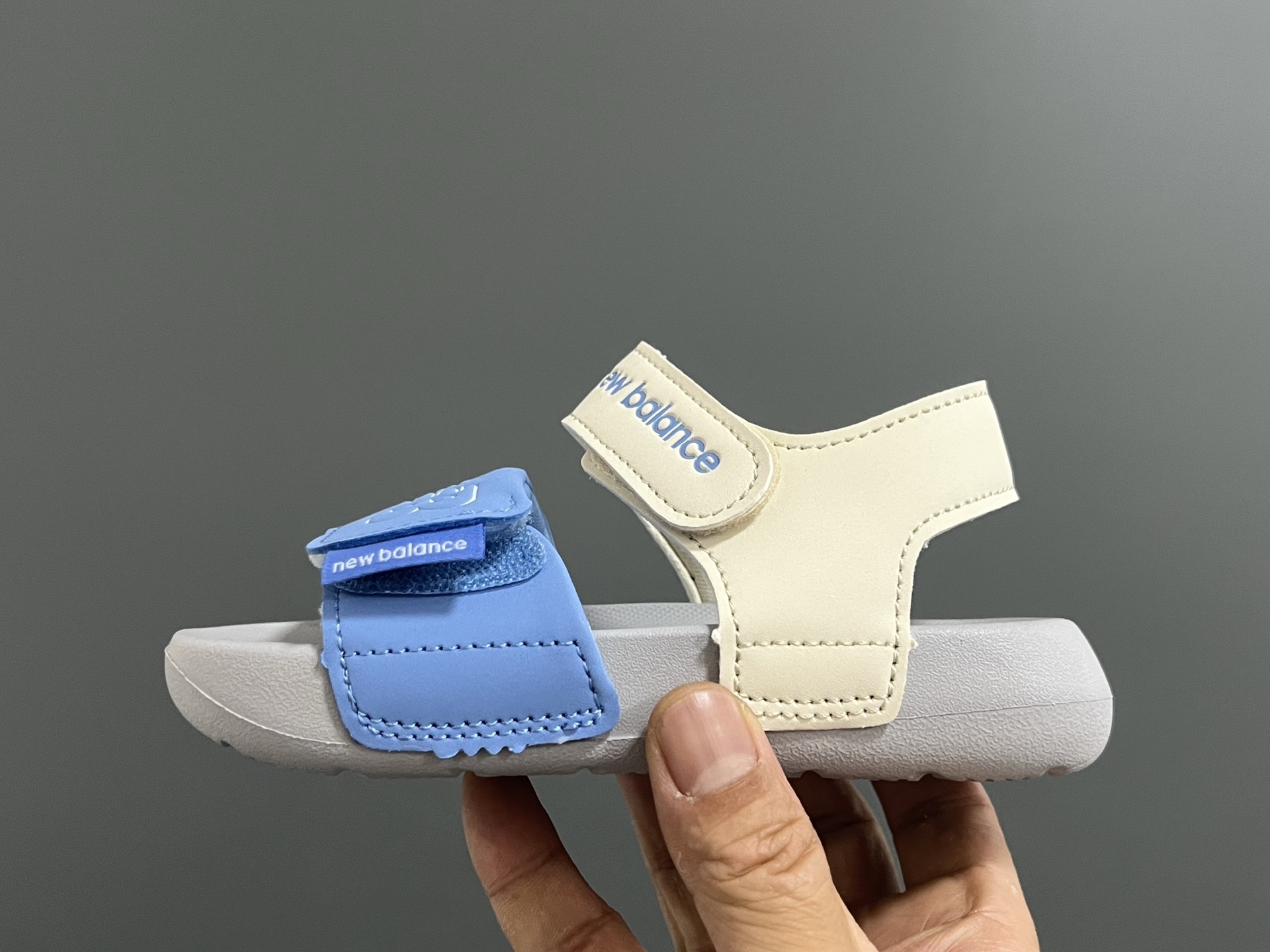 图片[4]-NB新款630露趾儿童魔术贴凉鞋22.5-37码 专柜同步新款🆕 魔术贴设计，穿脱方便✌🏻 超轻EVA大底，脚感超赞👍🏻-选品中心