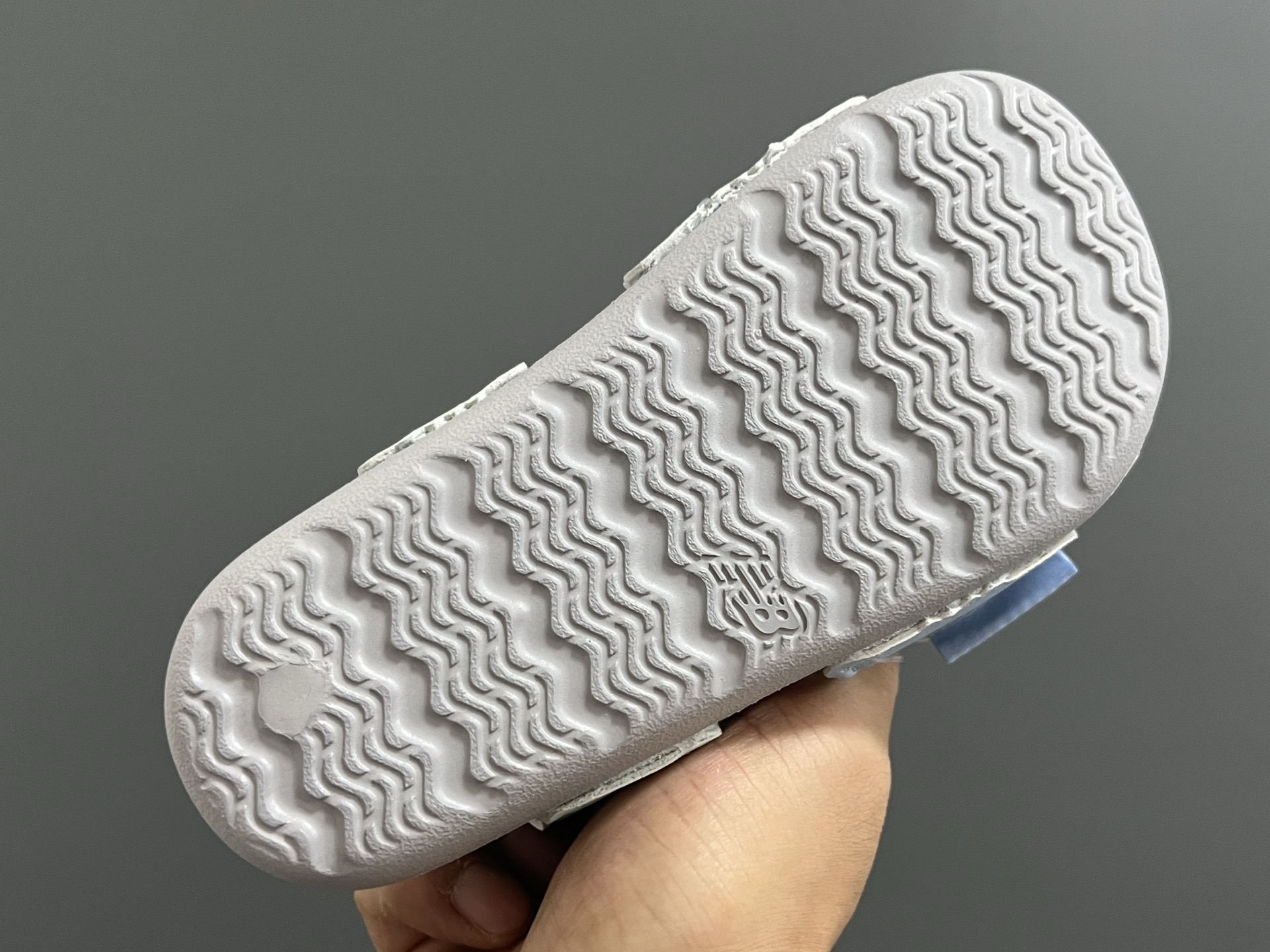 图片[5]-NB新款630露趾儿童魔术贴凉鞋22.5-37码 专柜同步新款🆕 魔术贴设计，穿脱方便✌🏻 超轻EVA大底，脚感超赞👍🏻-选品中心