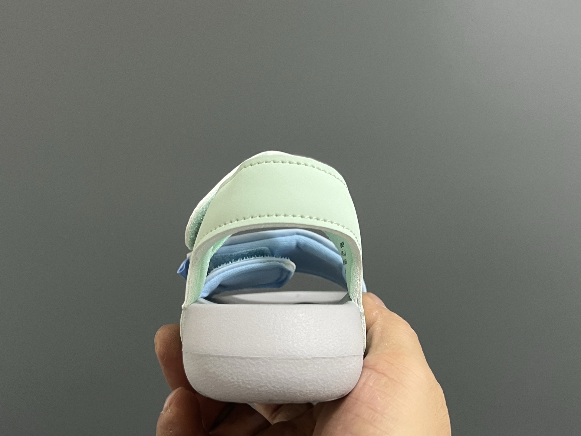 图片[7]-NB新款630露趾儿童魔术贴凉鞋22.5-37码 专柜同步新款🆕 魔术贴设计，穿脱方便✌🏻 超轻EVA大底，脚感超赞👍🏻-选品中心