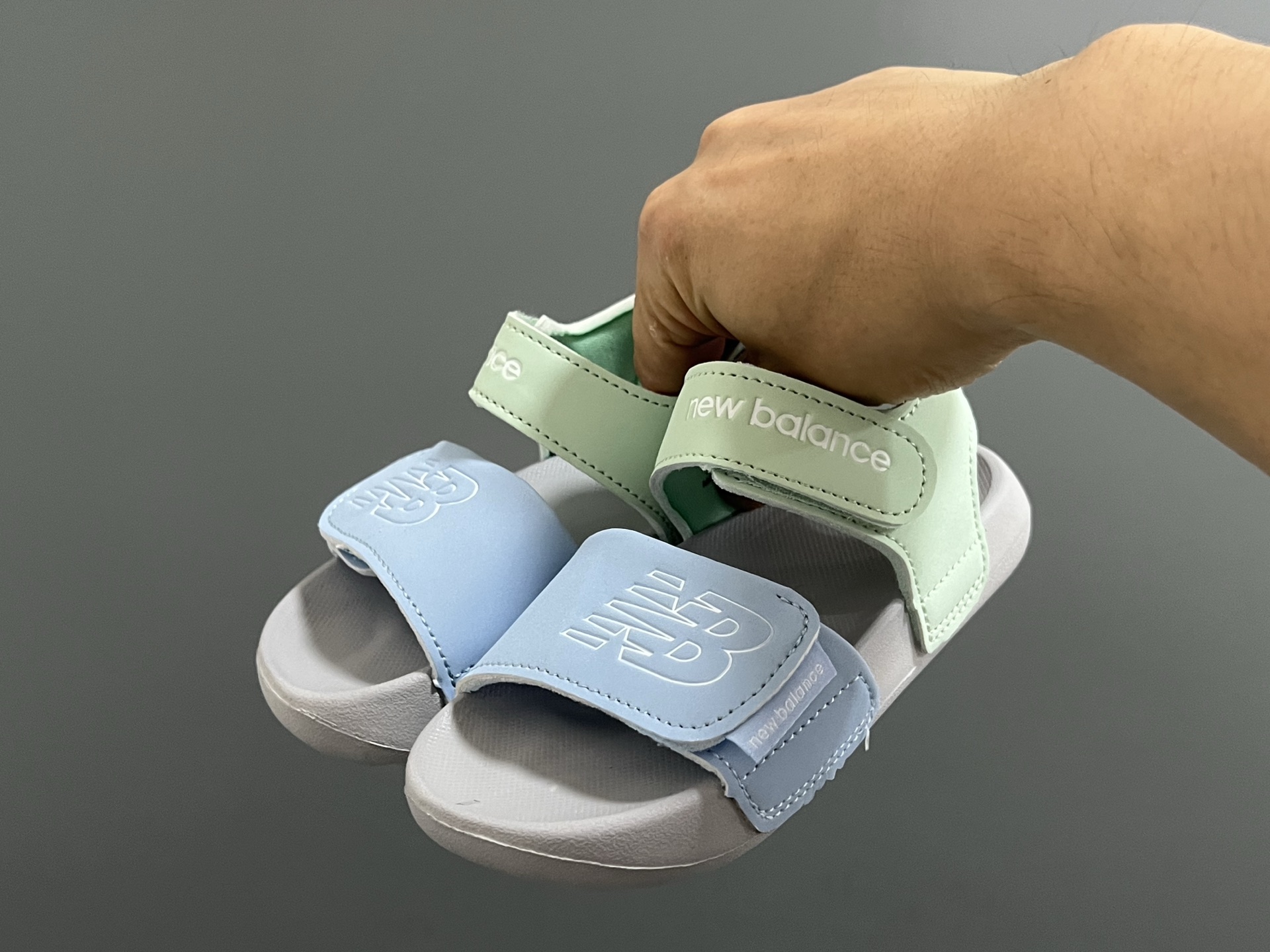 图片[2]-NB新款630露趾儿童魔术贴凉鞋22.5-37码 专柜同步新款🆕 魔术贴设计，穿脱方便✌🏻 超轻EVA大底，脚感超赞👍🏻-选品中心