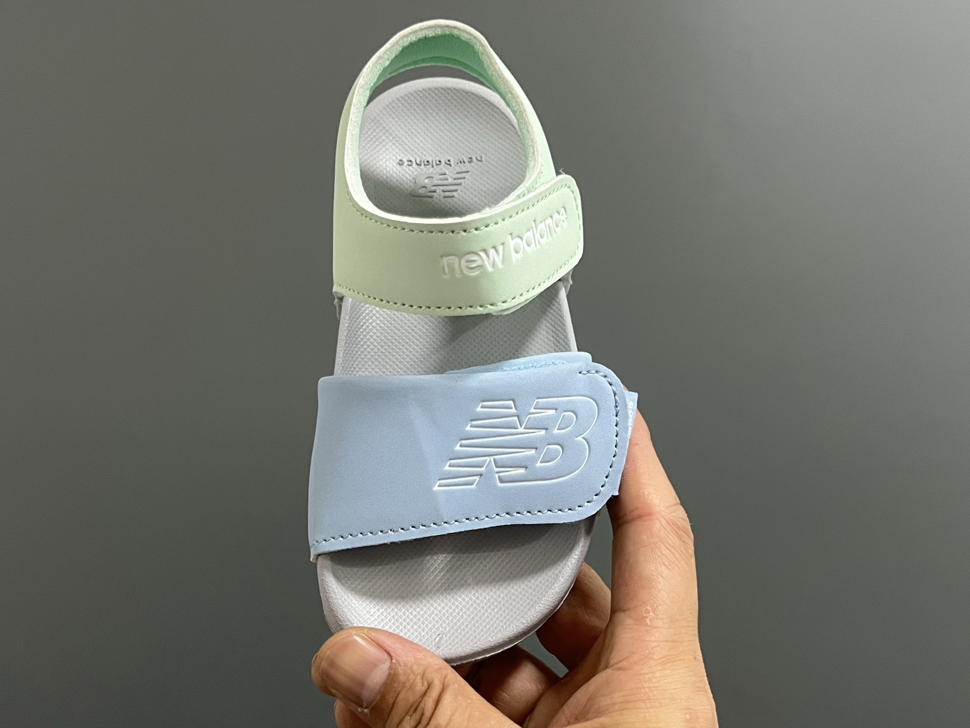 图片[8]-NB新款630露趾儿童魔术贴凉鞋22.5-37码 专柜同步新款🆕 魔术贴设计，穿脱方便✌🏻 超轻EVA大底，脚感超赞👍🏻-选品中心