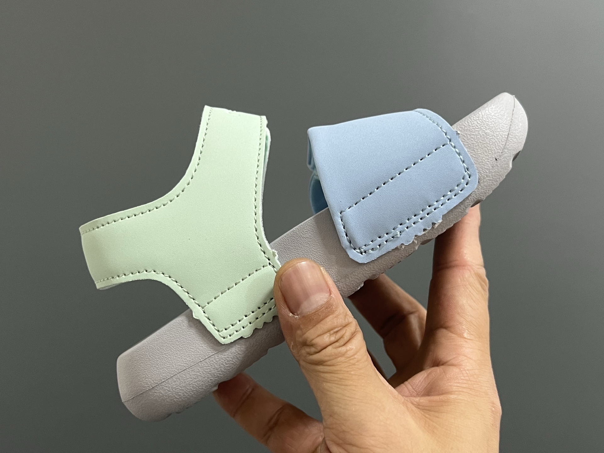 图片[6]-NB新款630露趾儿童魔术贴凉鞋22.5-37码 专柜同步新款🆕 魔术贴设计，穿脱方便✌🏻 超轻EVA大底，脚感超赞👍🏻-选品中心