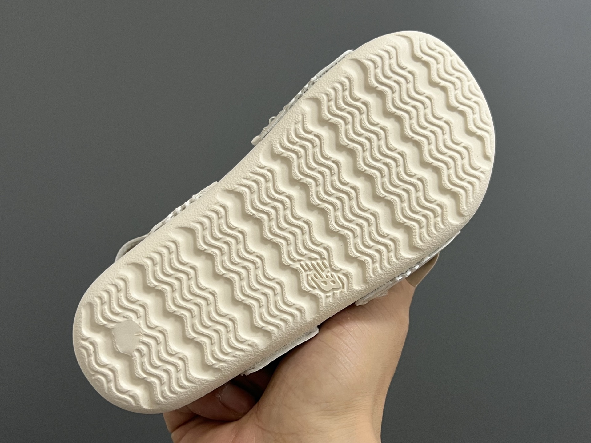 图片[5]-NB新款630露趾儿童魔术贴凉鞋22.5-37码 专柜同步新款🆕 魔术贴设计，穿脱方便✌🏻 超轻EVA大底，脚感超赞👍🏻-选品中心