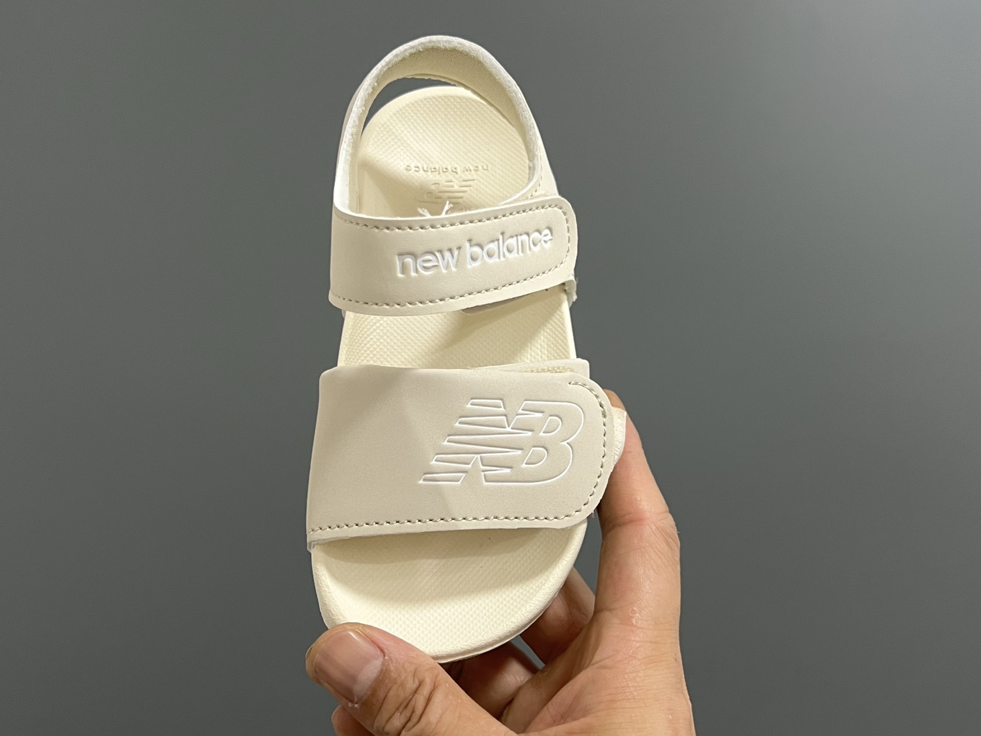 图片[8]-NB新款630露趾儿童魔术贴凉鞋22.5-37码 专柜同步新款🆕 魔术贴设计，穿脱方便✌🏻 超轻EVA大底，脚感超赞👍🏻-选品中心