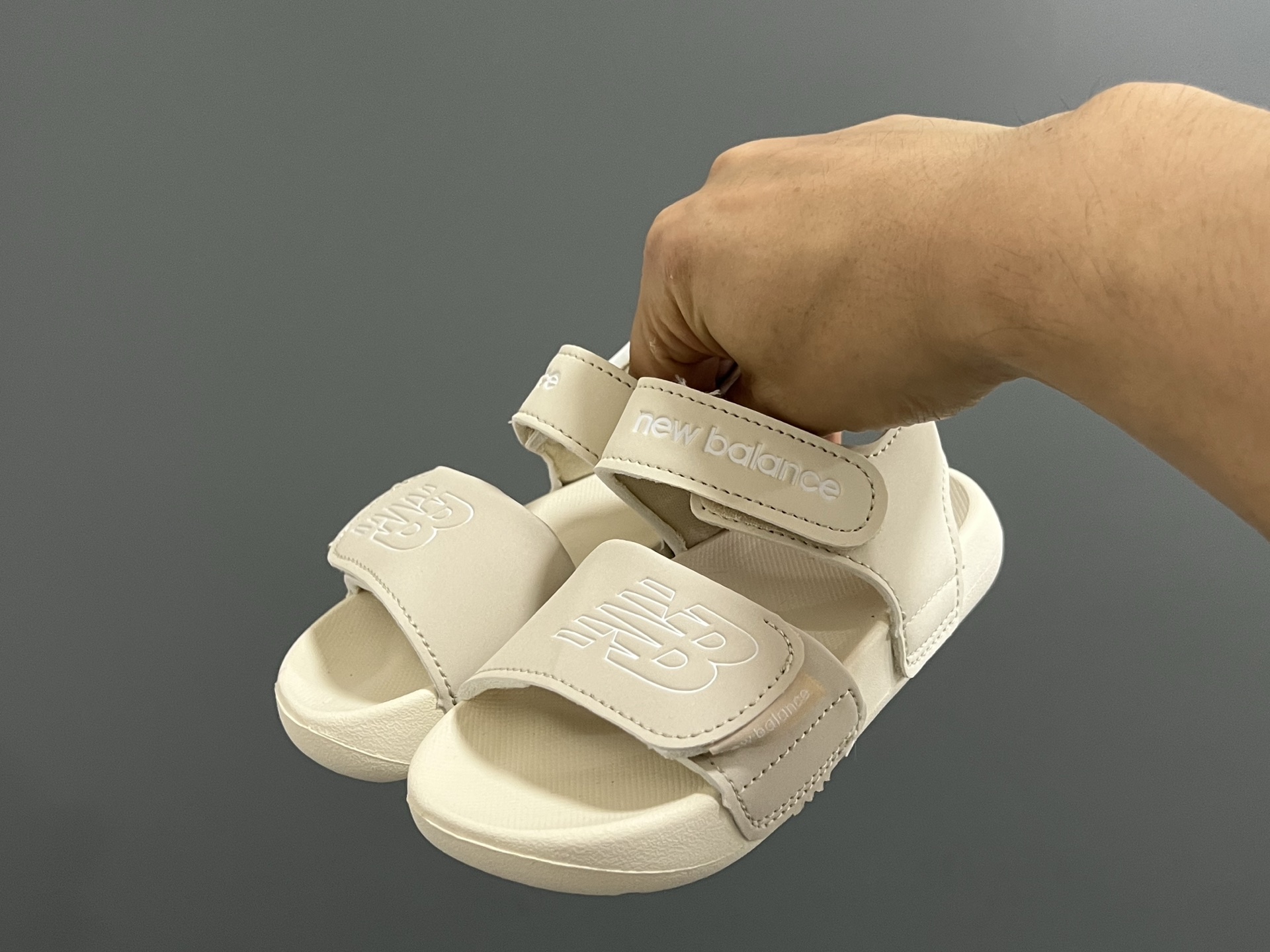 图片[2]-NB新款630露趾儿童魔术贴凉鞋22.5-37码 专柜同步新款🆕 魔术贴设计，穿脱方便✌🏻 超轻EVA大底，脚感超赞👍🏻-选品中心