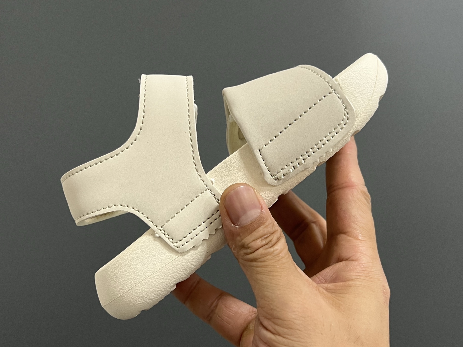 图片[6]-NB新款630露趾儿童魔术贴凉鞋22.5-37码 专柜同步新款🆕 魔术贴设计，穿脱方便✌🏻 超轻EVA大底，脚感超赞👍🏻-选品中心