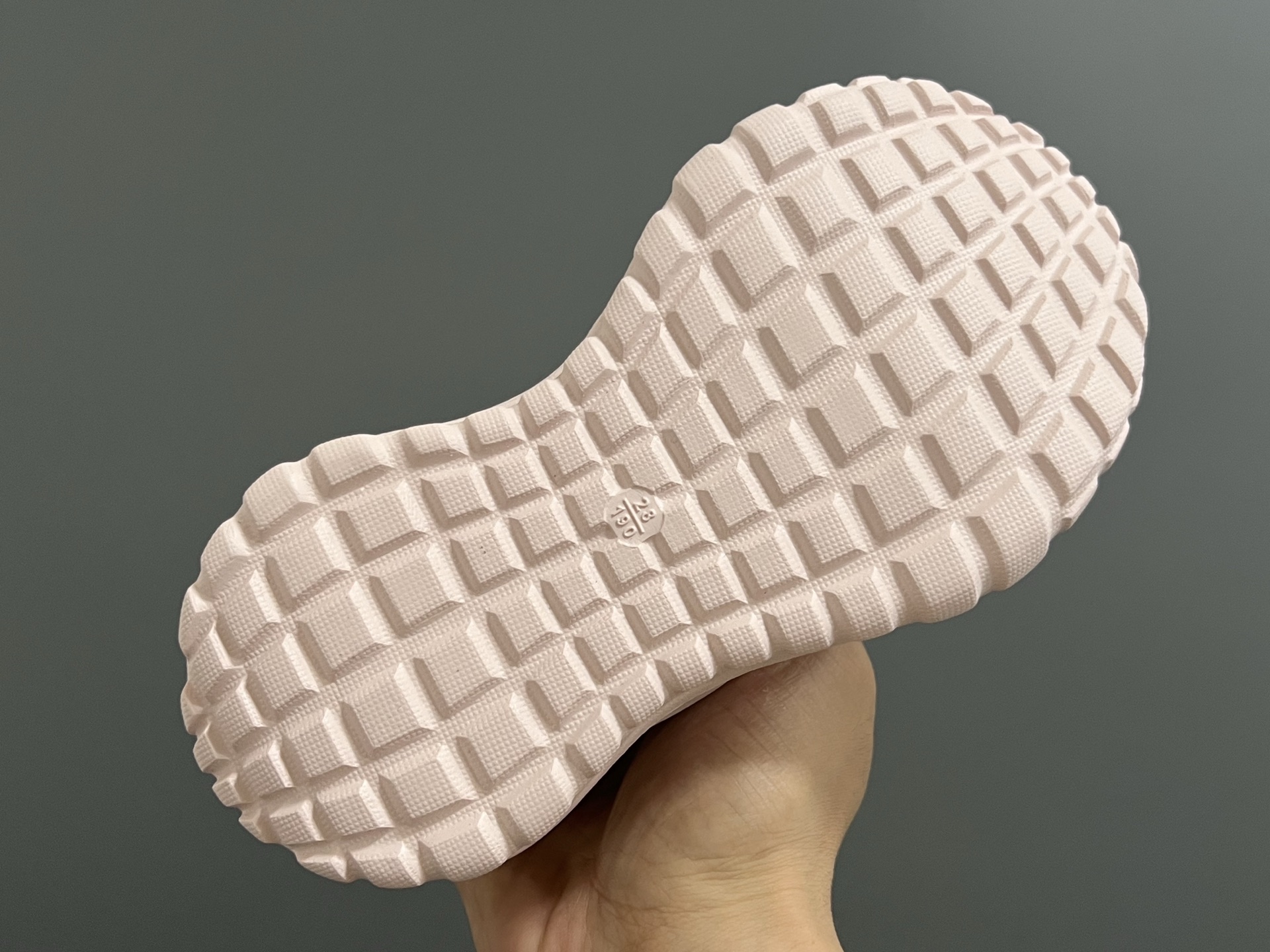 图片[5]-NB新款包头镂空网面儿童凉鞋 尺码：26-37码 轮胎底系列真的超好穿✌🏻 包头镂空网面☁️ 魔术贴设计，穿脱超方便✔️-选品中心